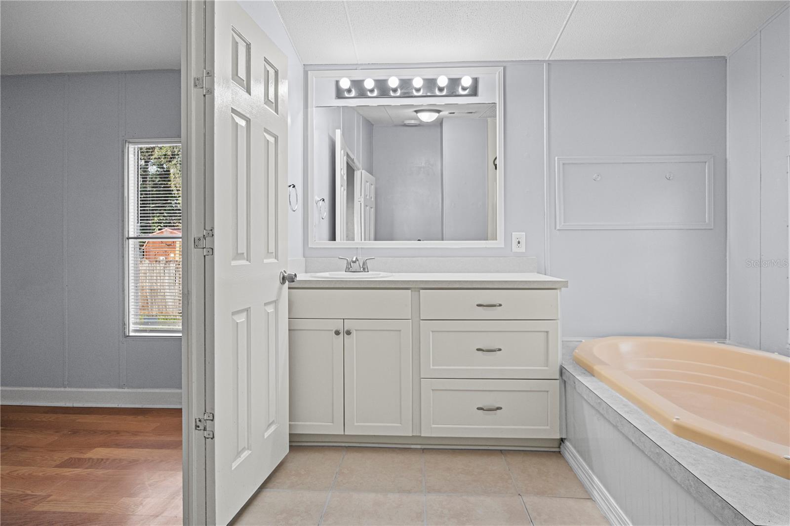 Image 22 of 30 For 10522 Bay Hills Circle