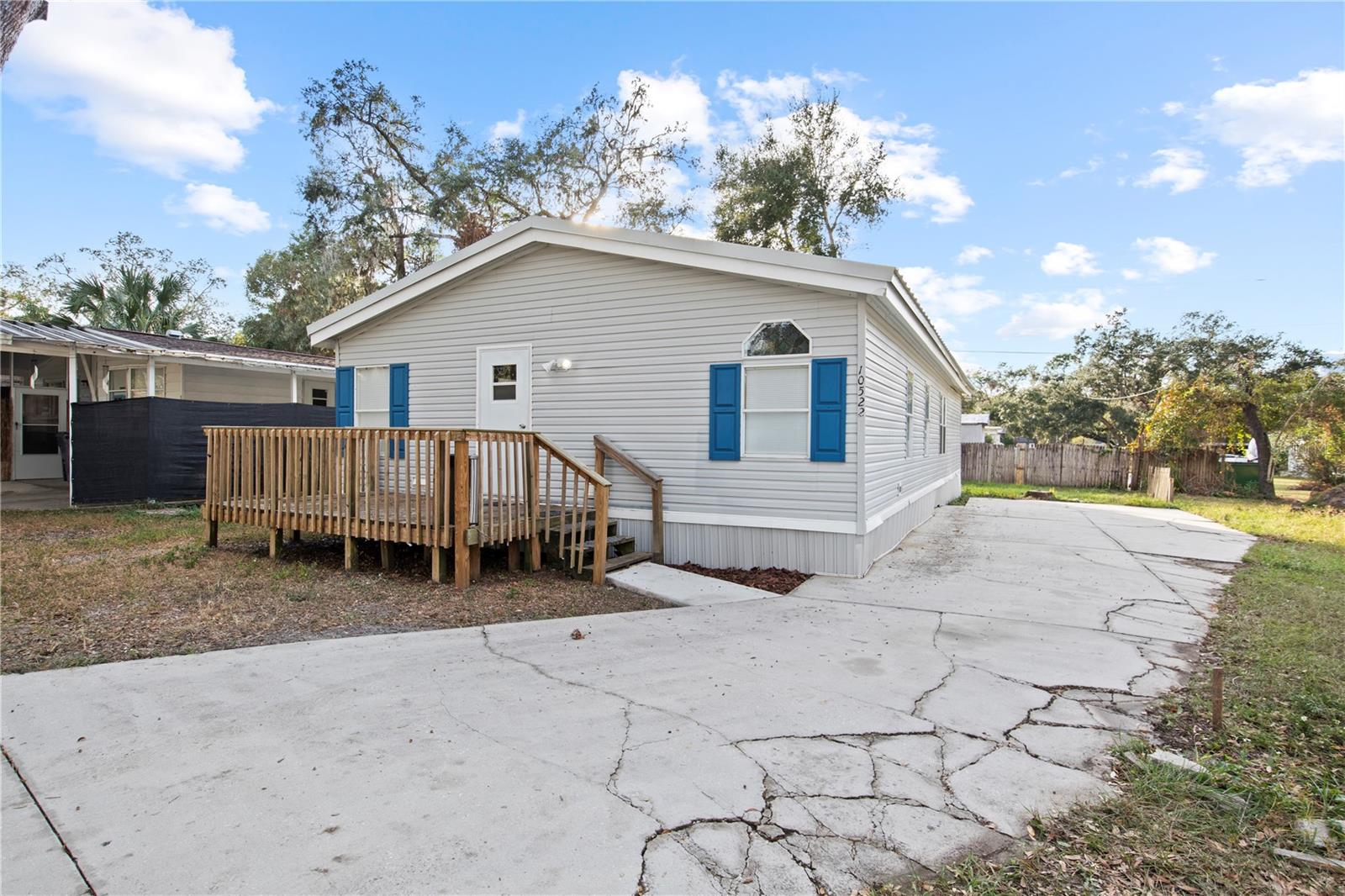 Image 27 of 30 For 10522 Bay Hills Circle