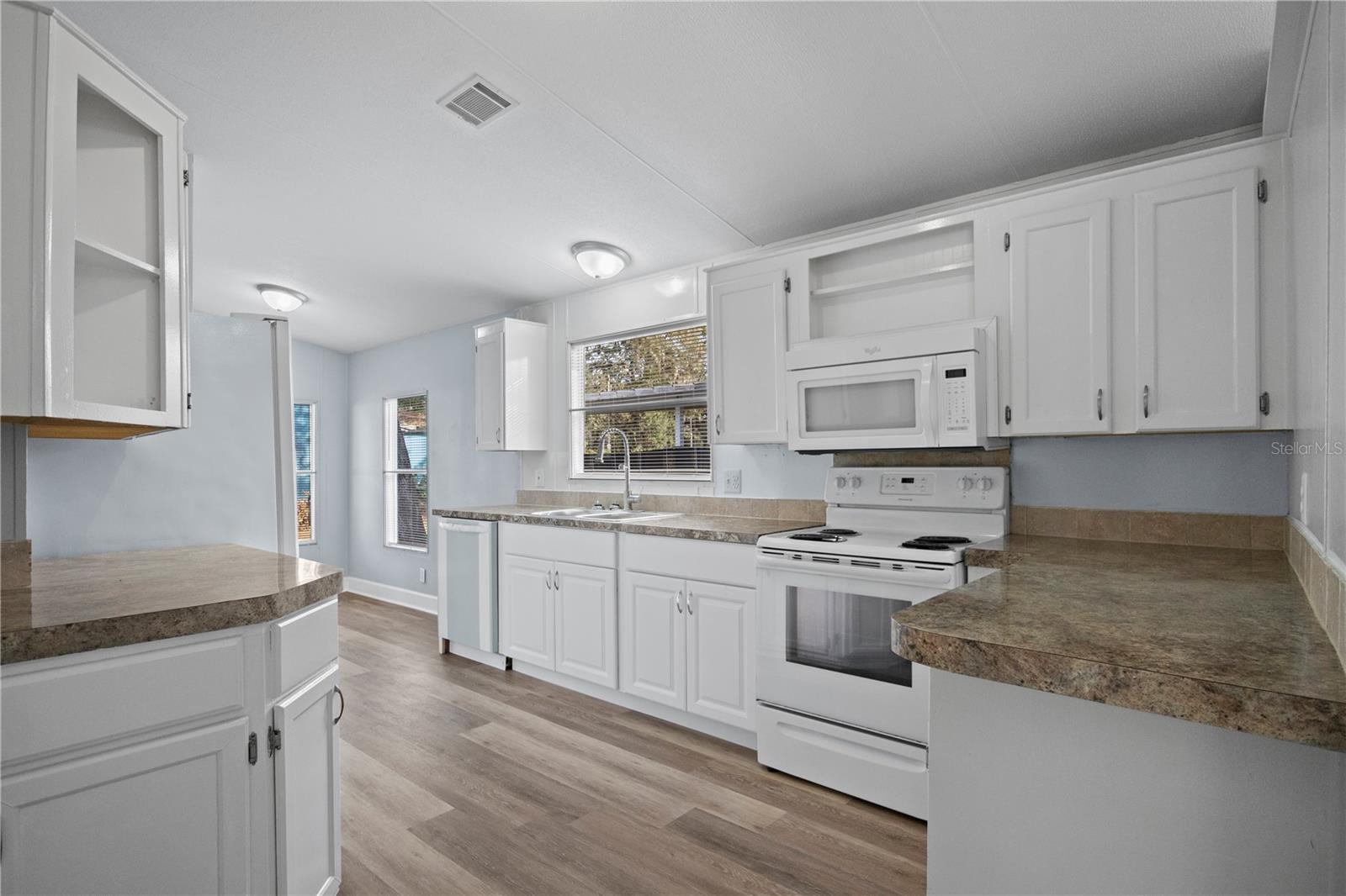 Image 6 of 30 For 10522 Bay Hills Circle