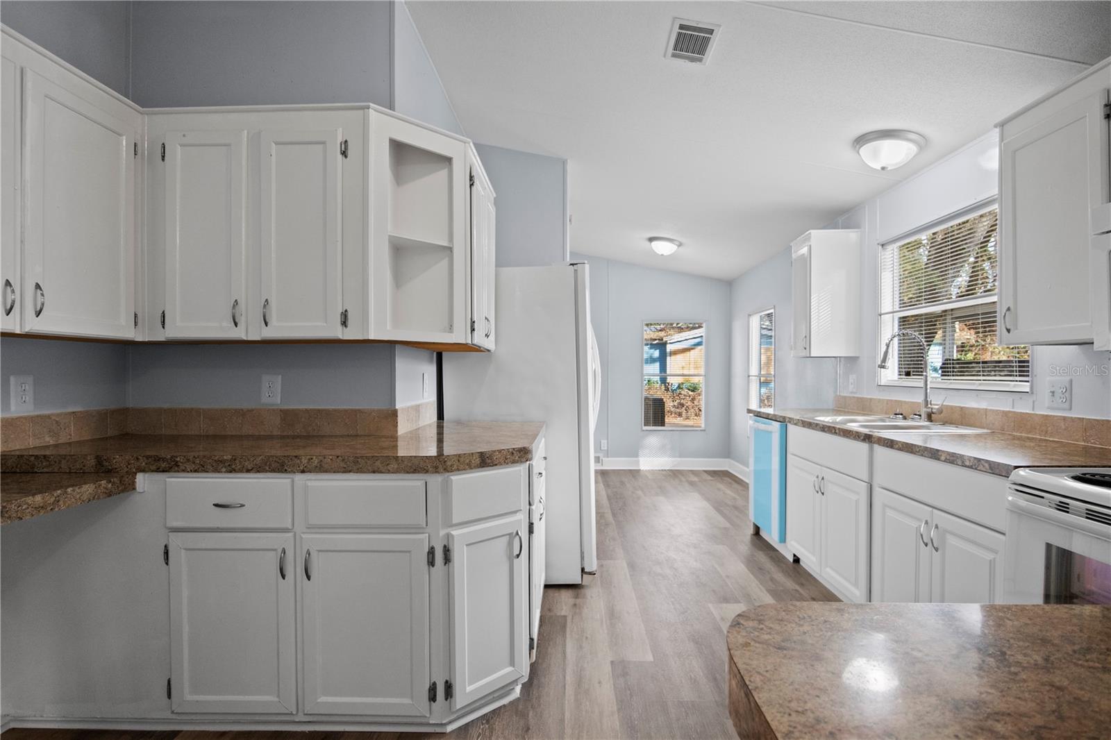 Image 7 of 30 For 10522 Bay Hills Circle