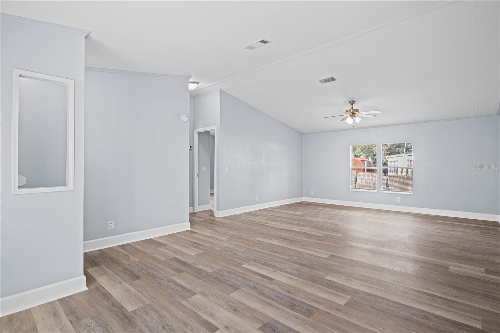 Image 8 of 30 For 10522 Bay Hills Circle