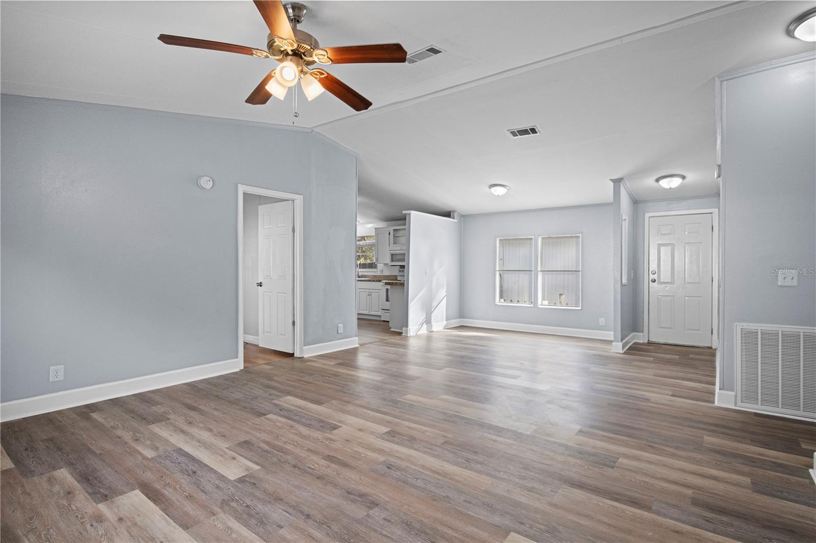 Image 9 of 30 For 10522 Bay Hills Circle