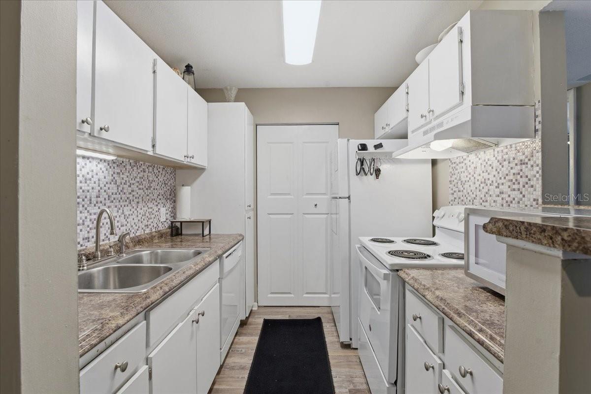 Image 5 of 52 For 455 Alt 19 S 151