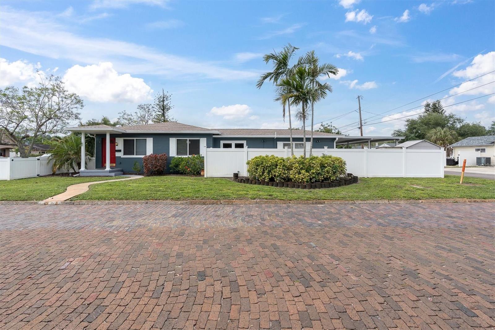 Details for 200 62nd Street N, ST PETERSBURG, FL 33710