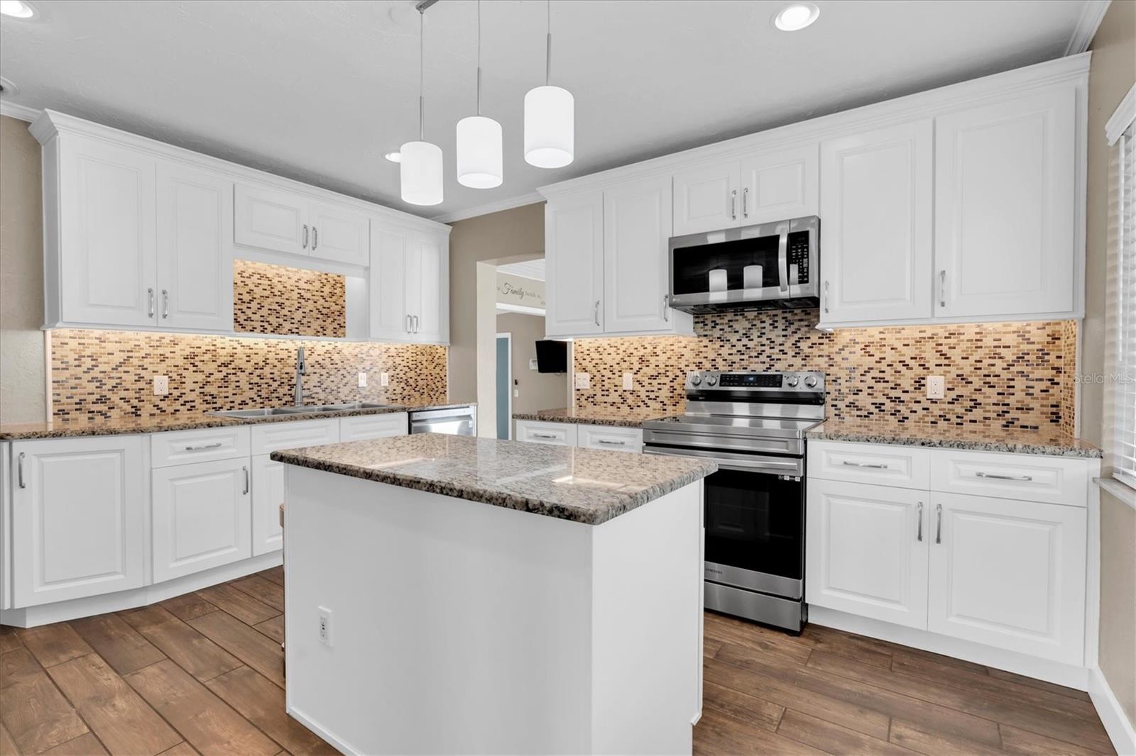 Image 7 of 44 For 200 62nd Street N