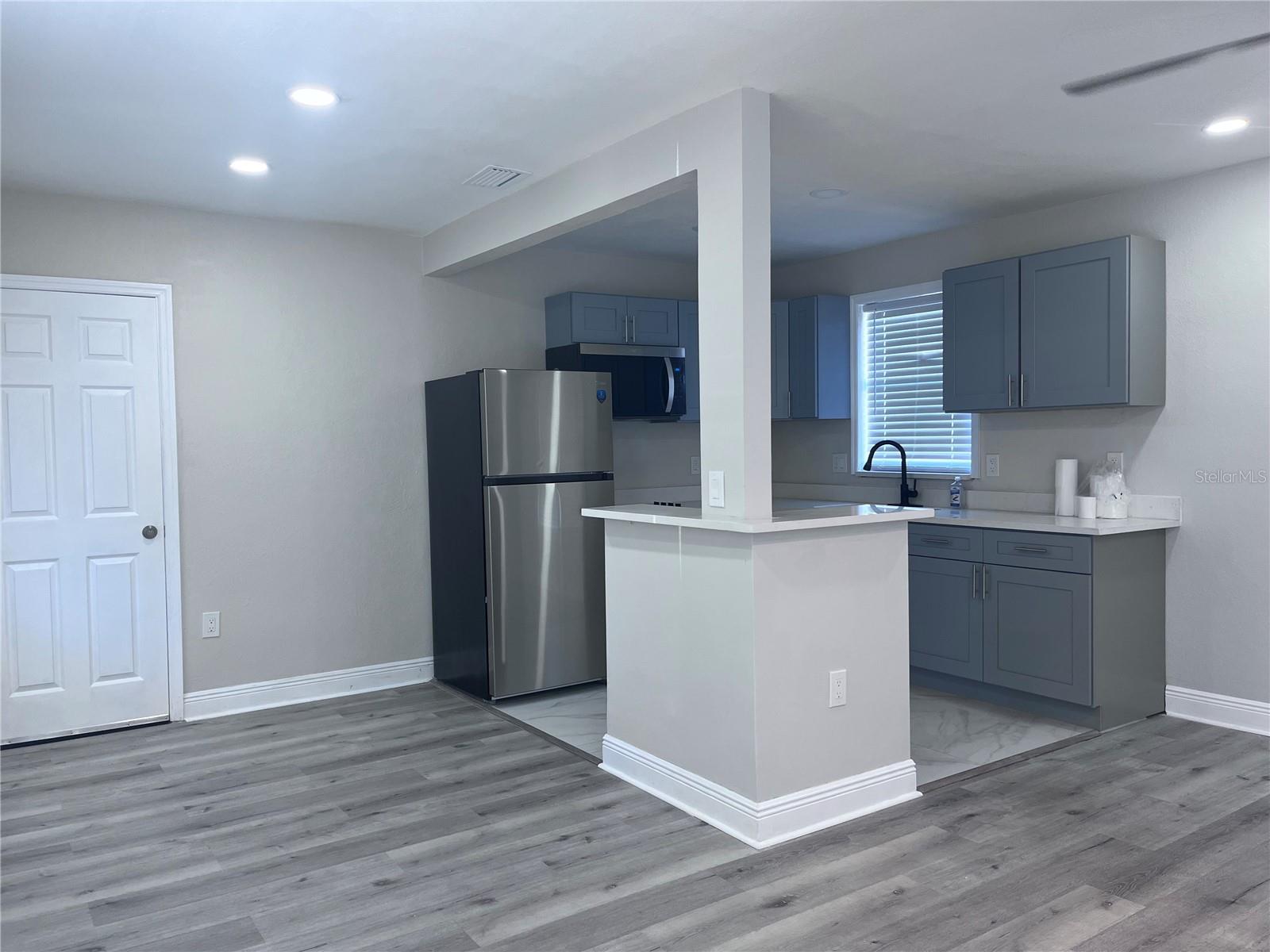 Image 5 of 8 For 3215 Pine Street