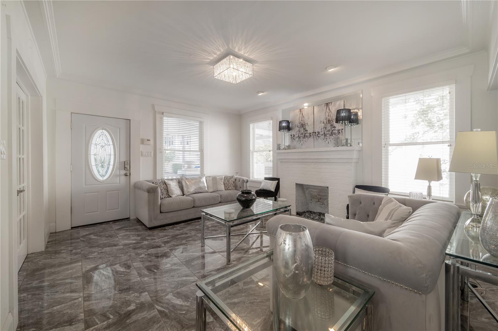 Image 10 of 51 For 2921 El Prado Boulevard 2921