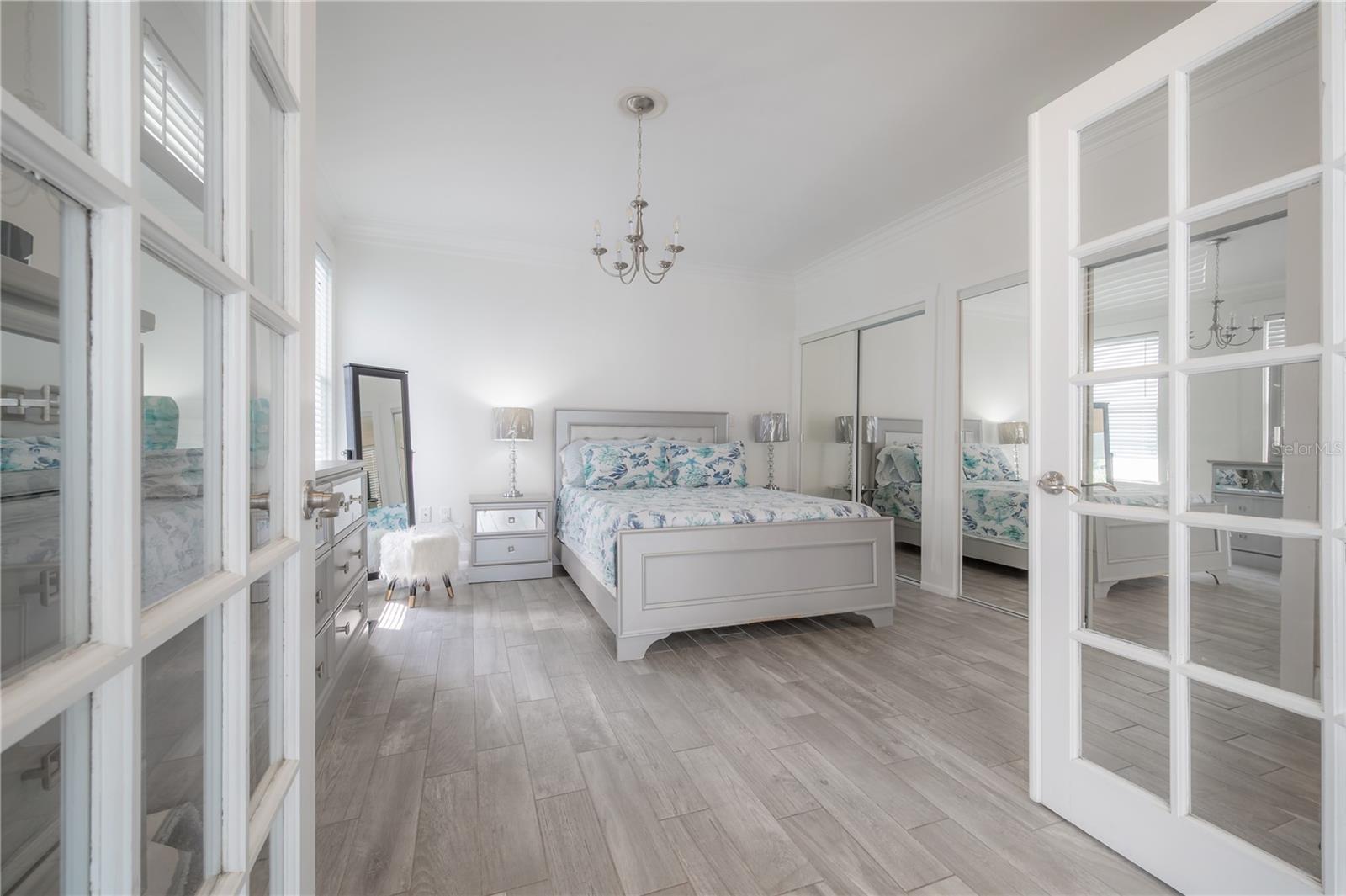 Image 25 of 51 For 2921 El Prado Boulevard 2921