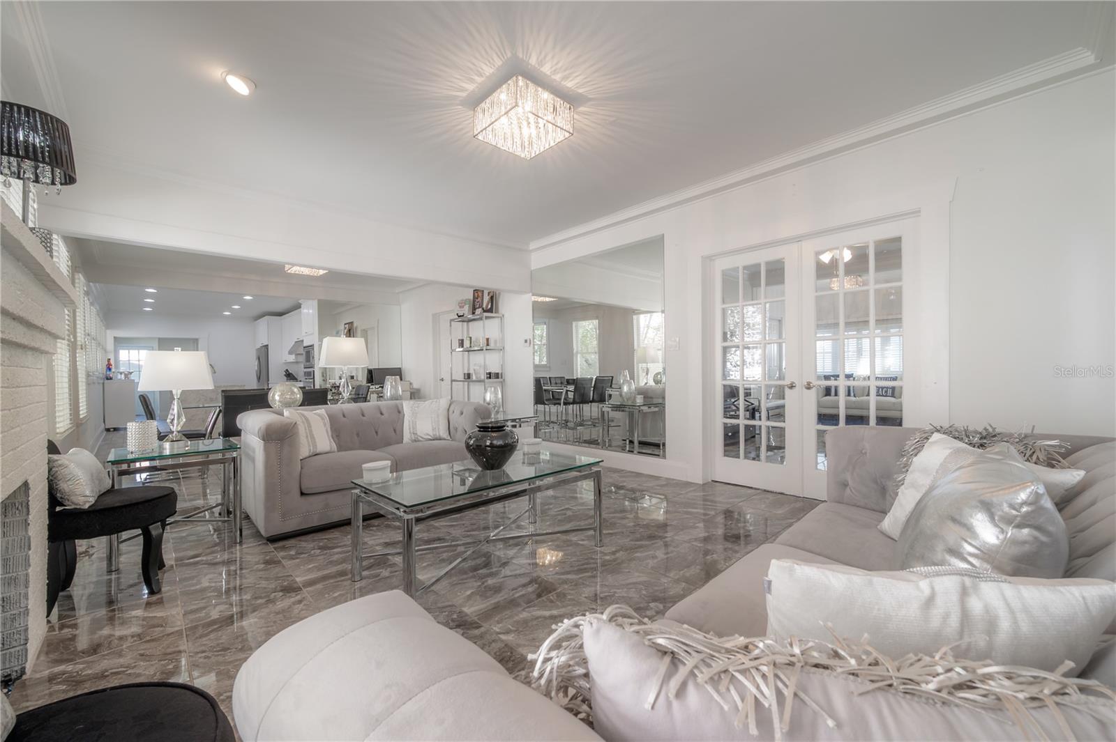 Image 8 of 51 For 2921 El Prado Boulevard 2921