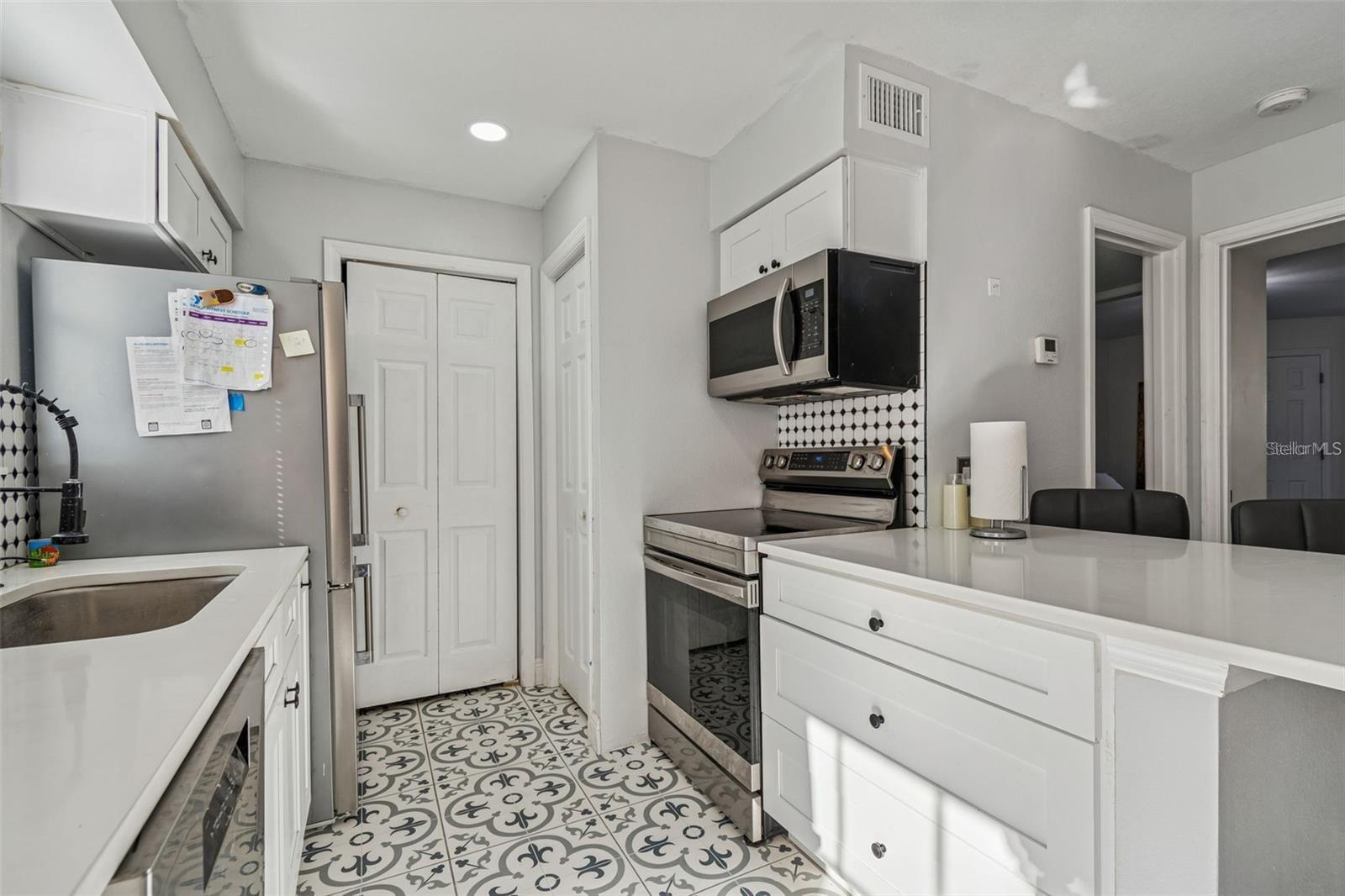 Image 16 of 46 For 8630 Mallard Reserve Drive 105