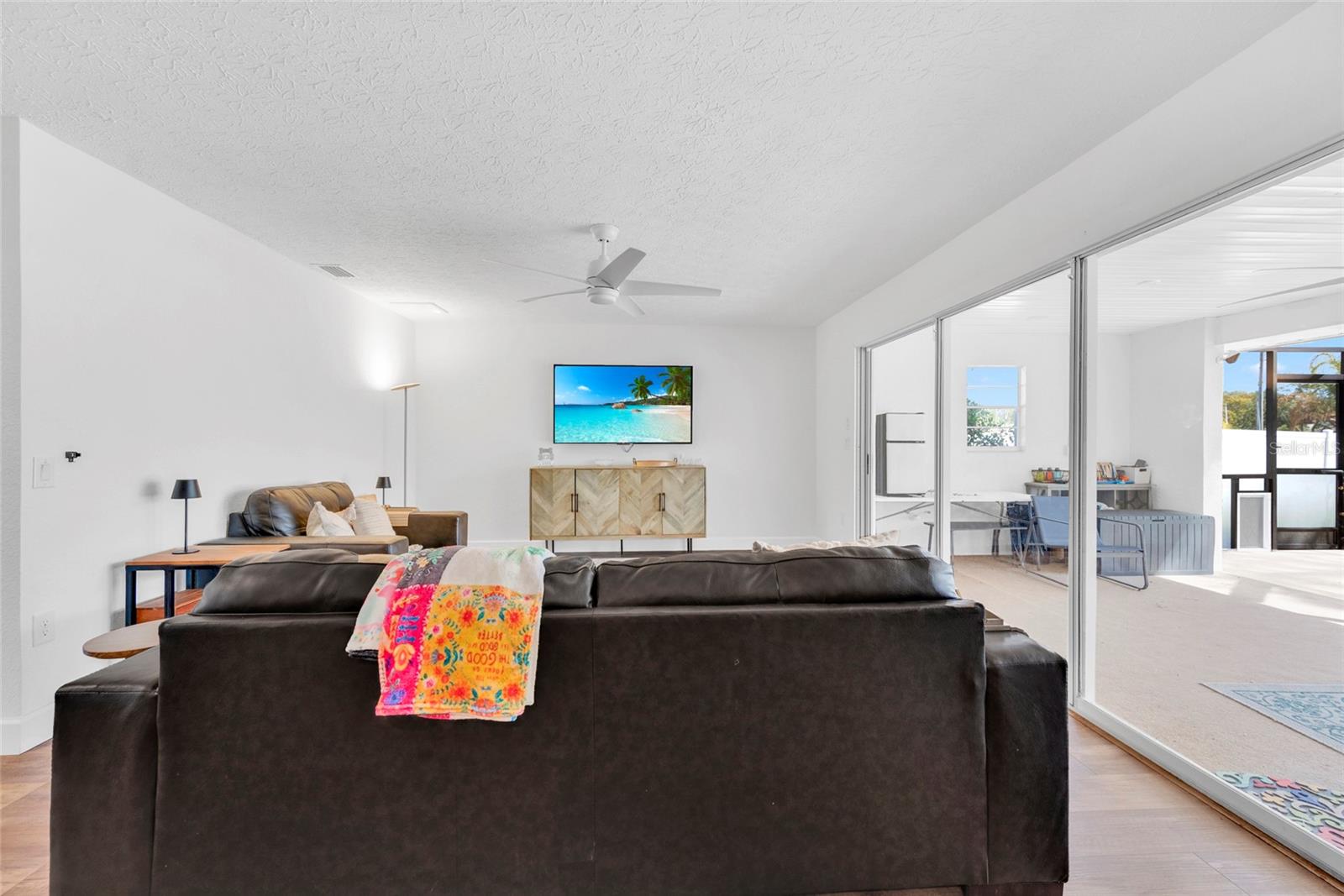 Listing photo id 15 for 2272 Ancho Avenue