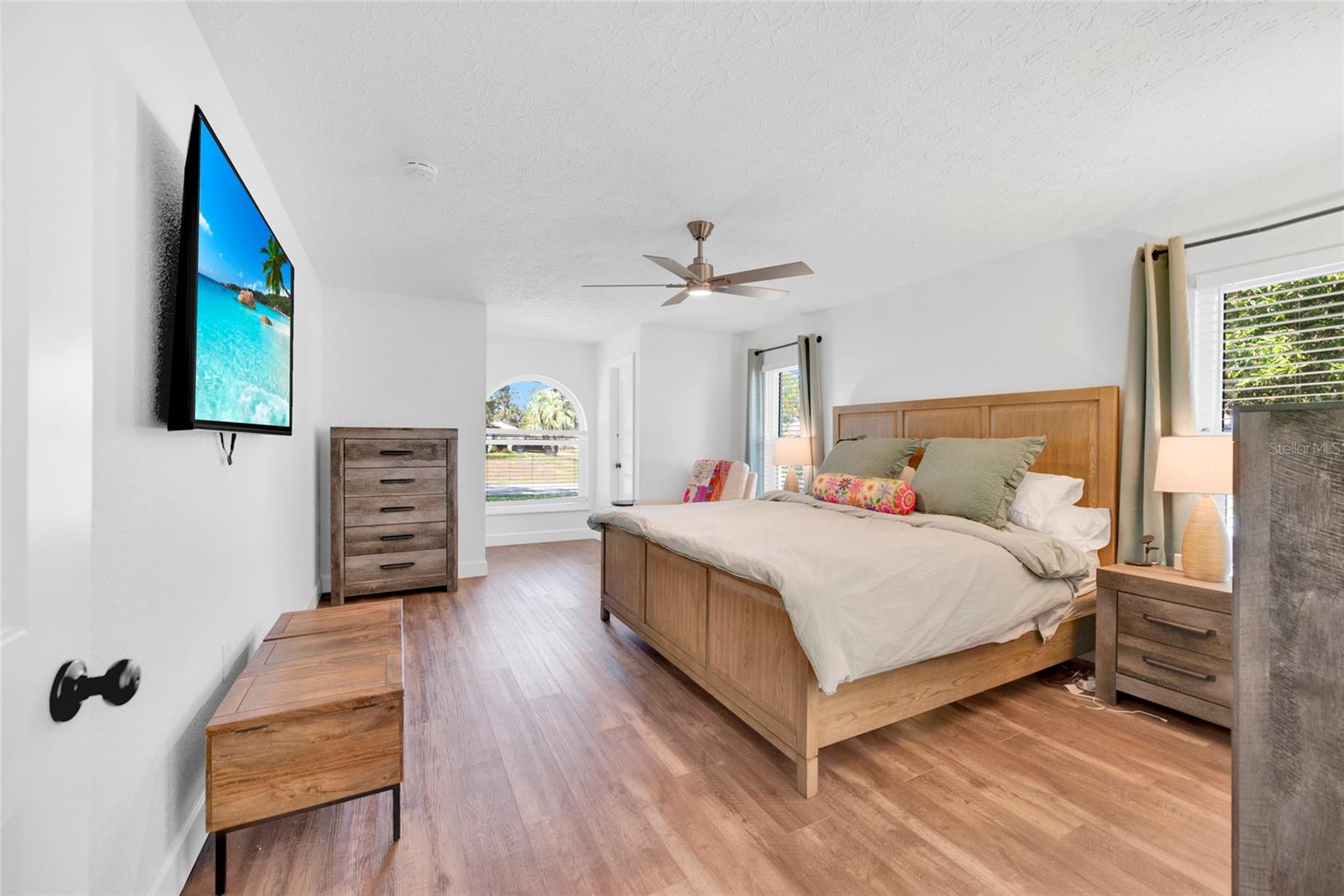 Listing photo id 18 for 2272 Ancho Avenue