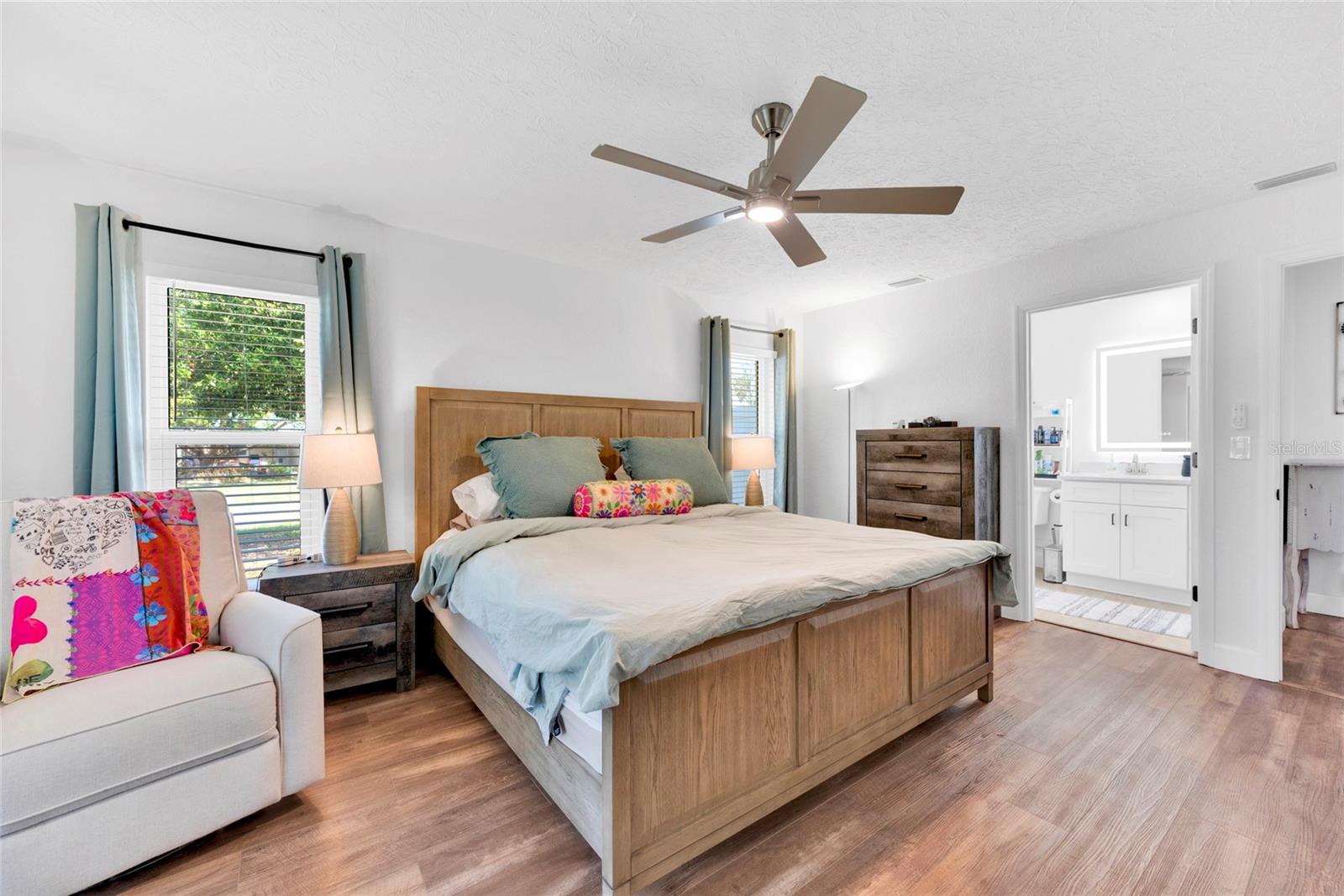 Listing photo id 21 for 2272 Ancho Avenue