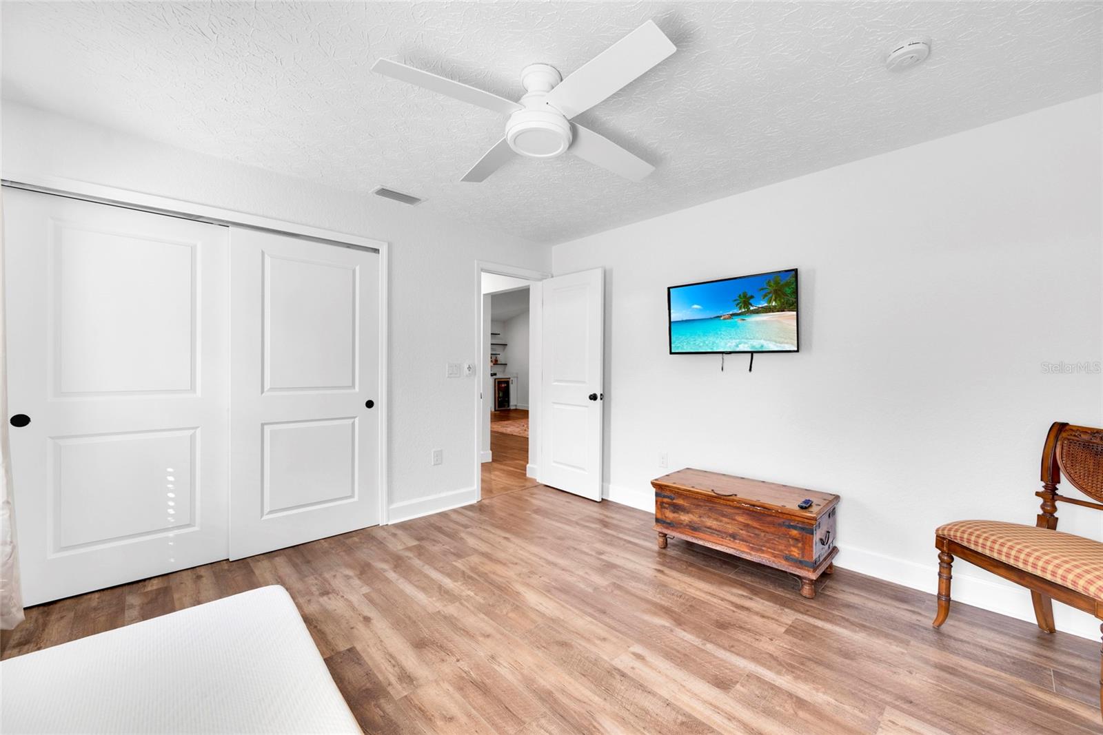 Listing photo id 26 for 2272 Ancho Avenue