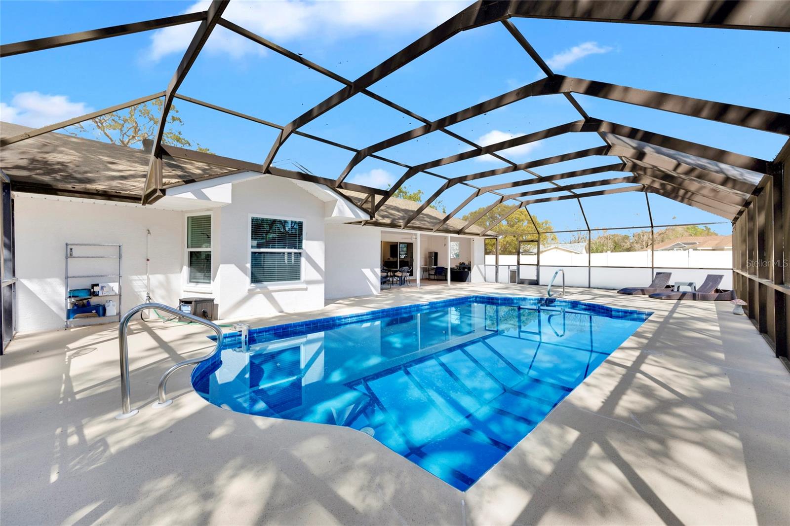 Listing photo id 1 for 2272 Ancho Avenue