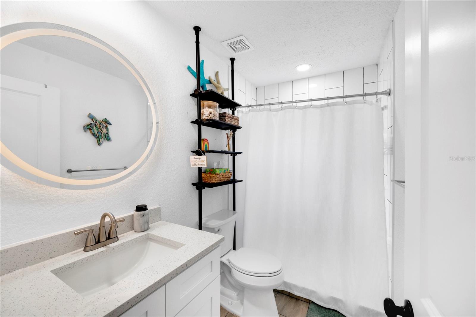 Listing photo id 28 for 2272 Ancho Avenue