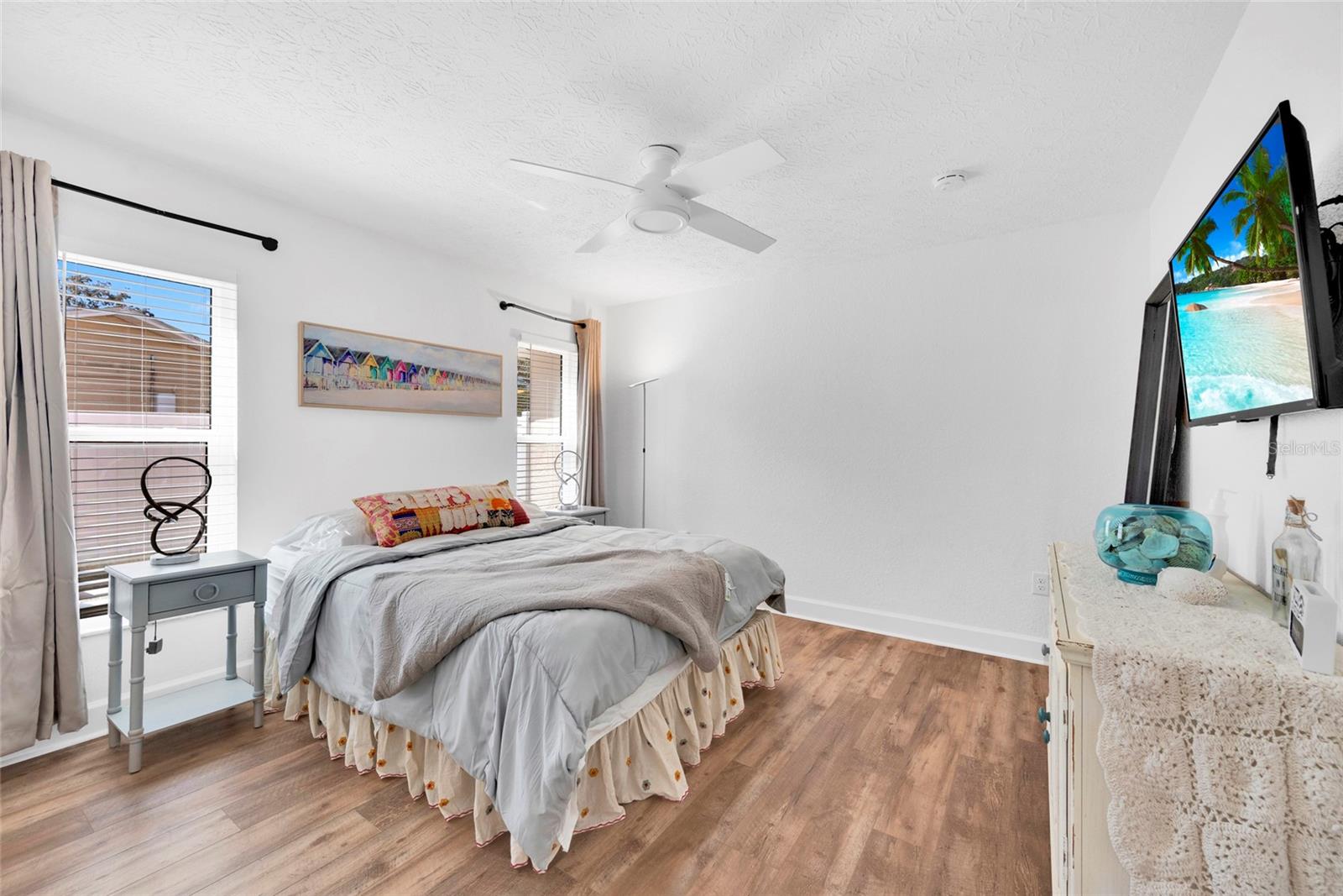 Listing photo id 29 for 2272 Ancho Avenue