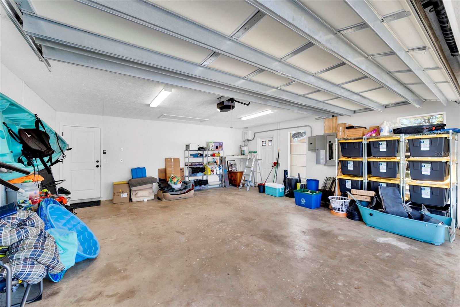 Listing photo id 32 for 2272 Ancho Avenue