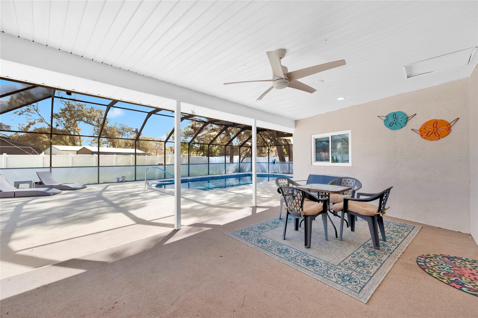 Listing photo id 33 for 2272 Ancho Avenue