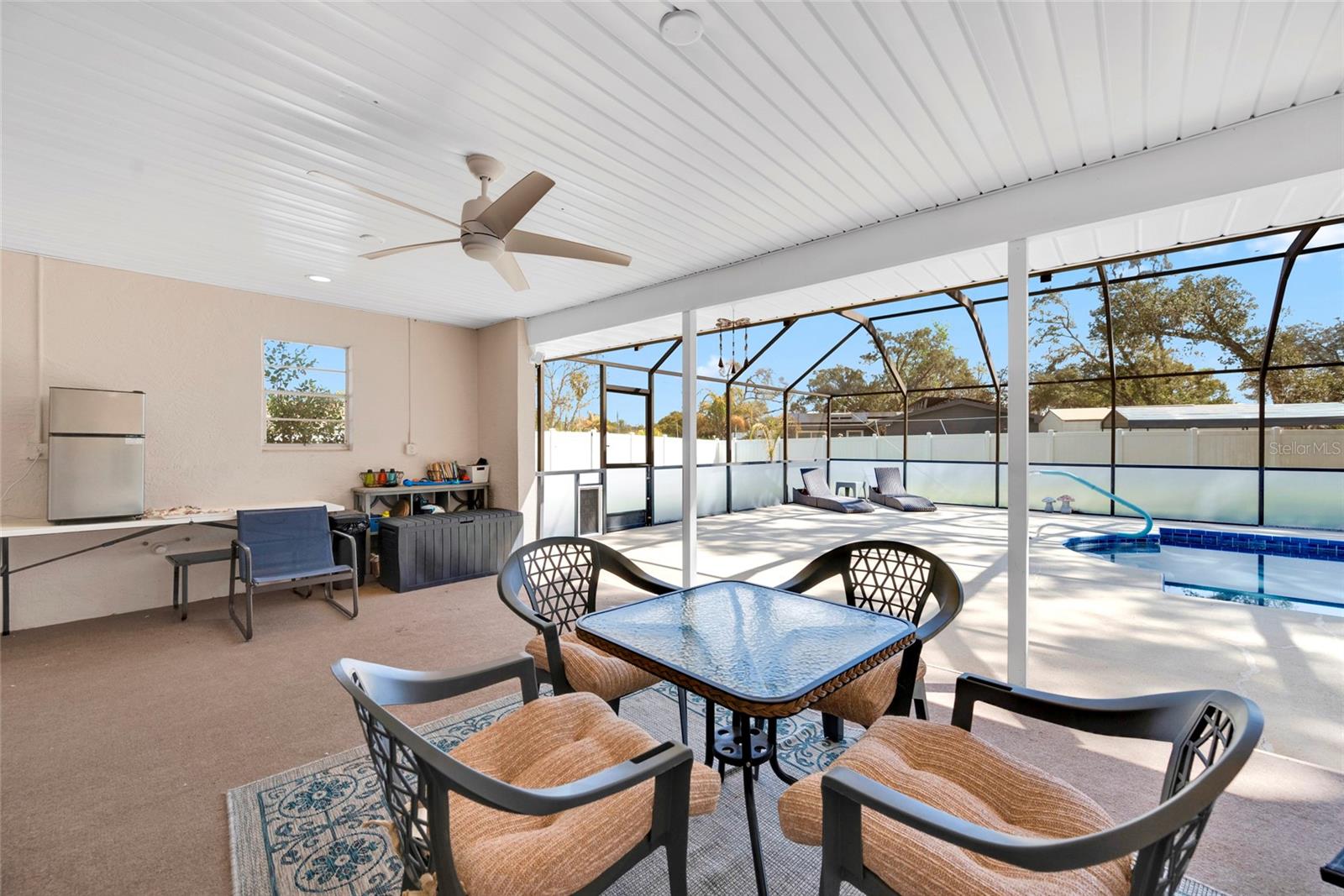 Listing photo id 34 for 2272 Ancho Avenue