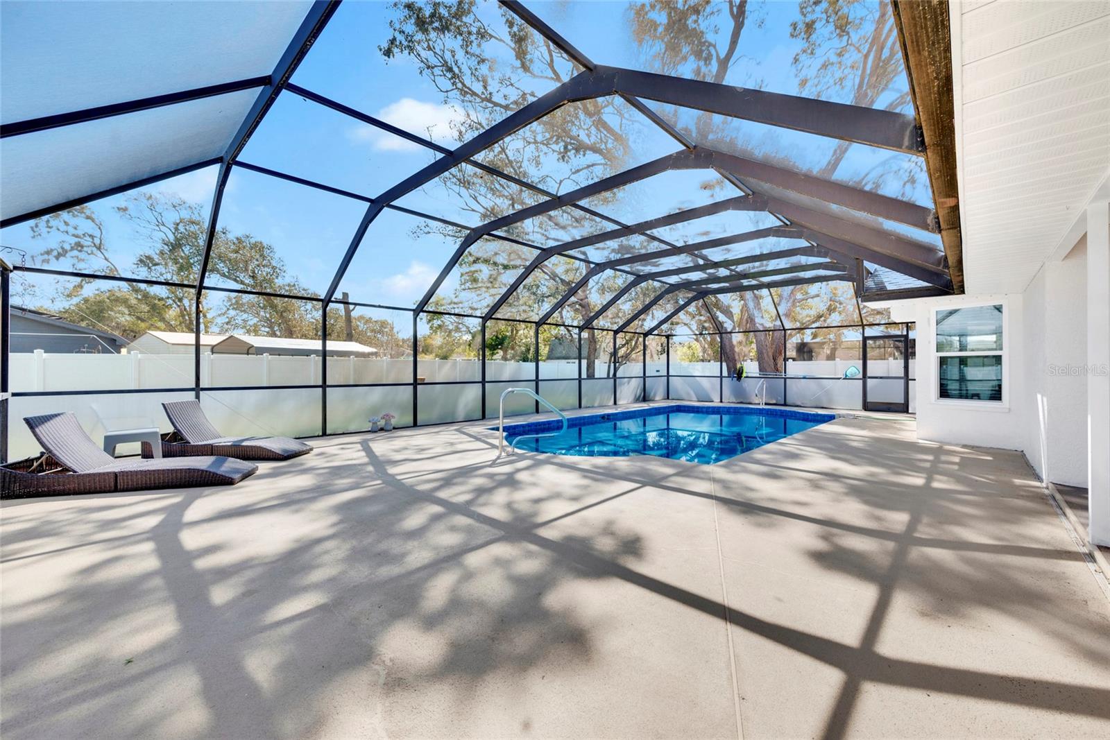 Listing photo id 35 for 2272 Ancho Avenue