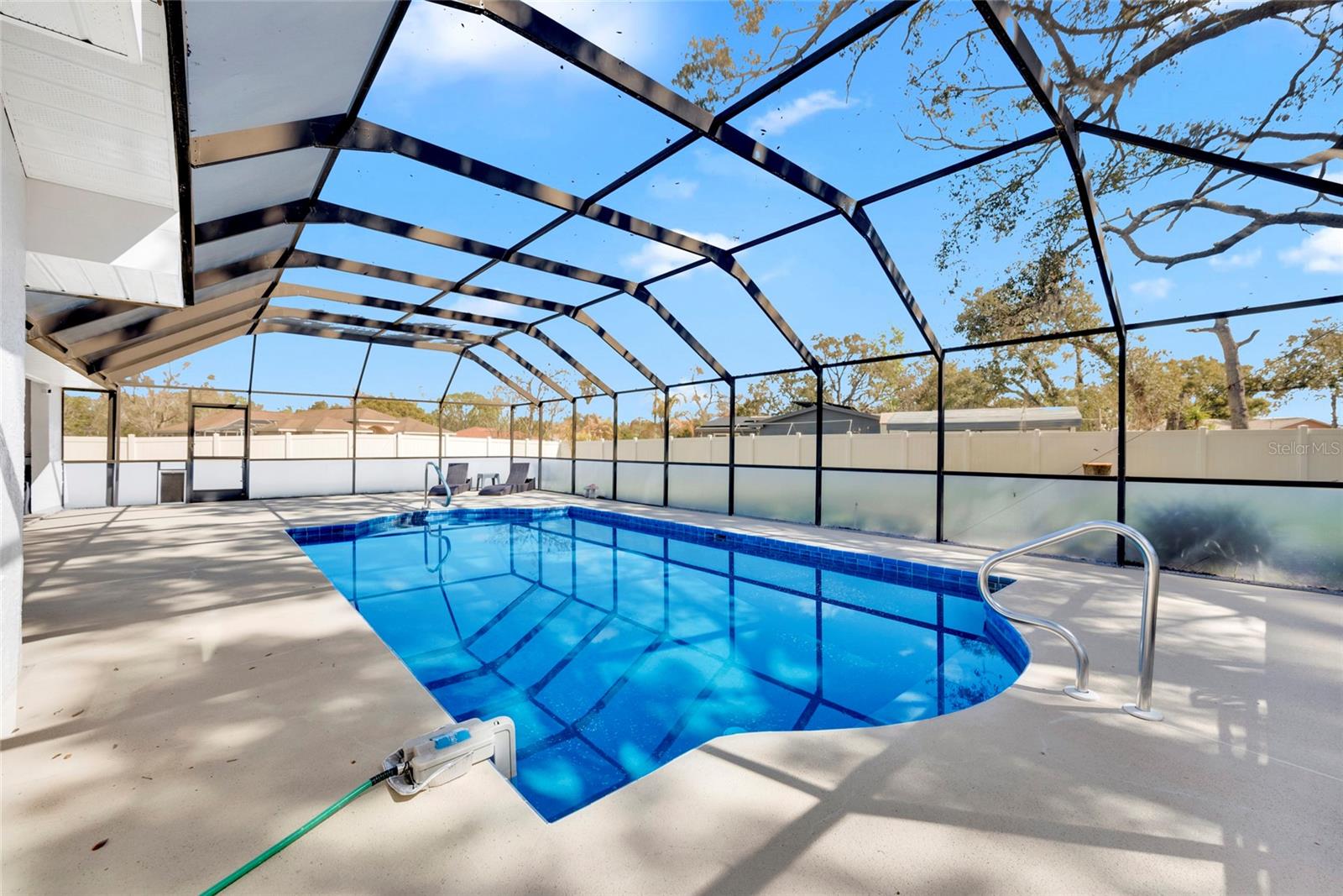 Listing photo id 36 for 2272 Ancho Avenue