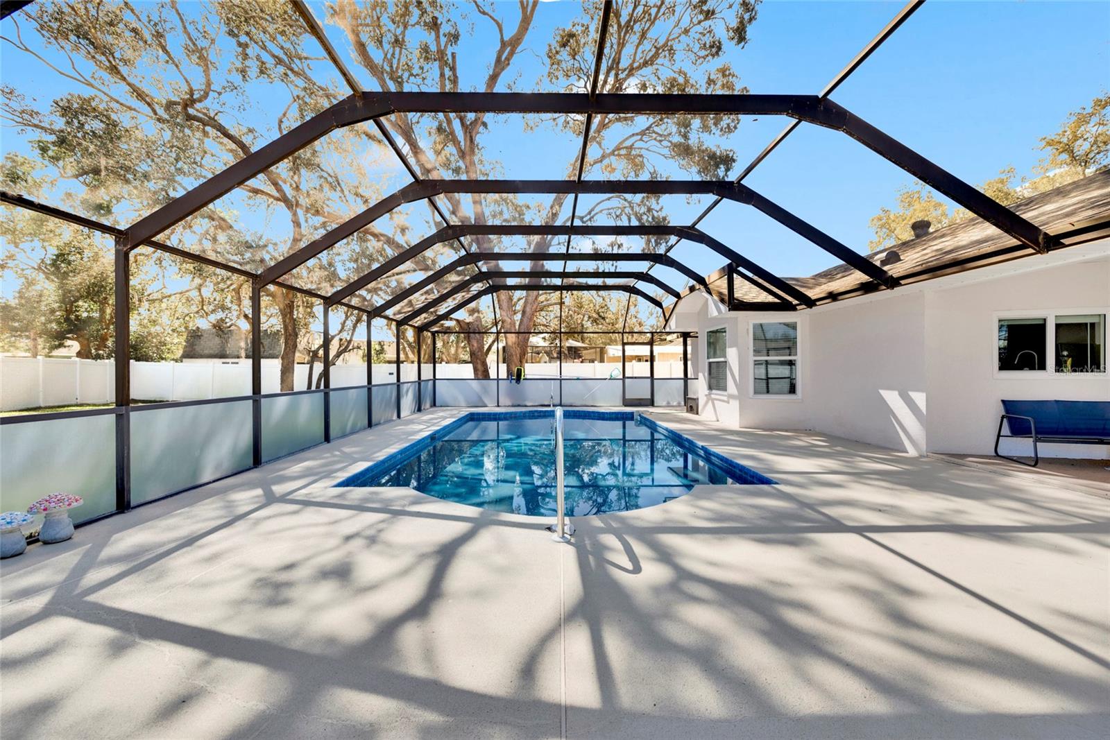 Listing photo id 37 for 2272 Ancho Avenue