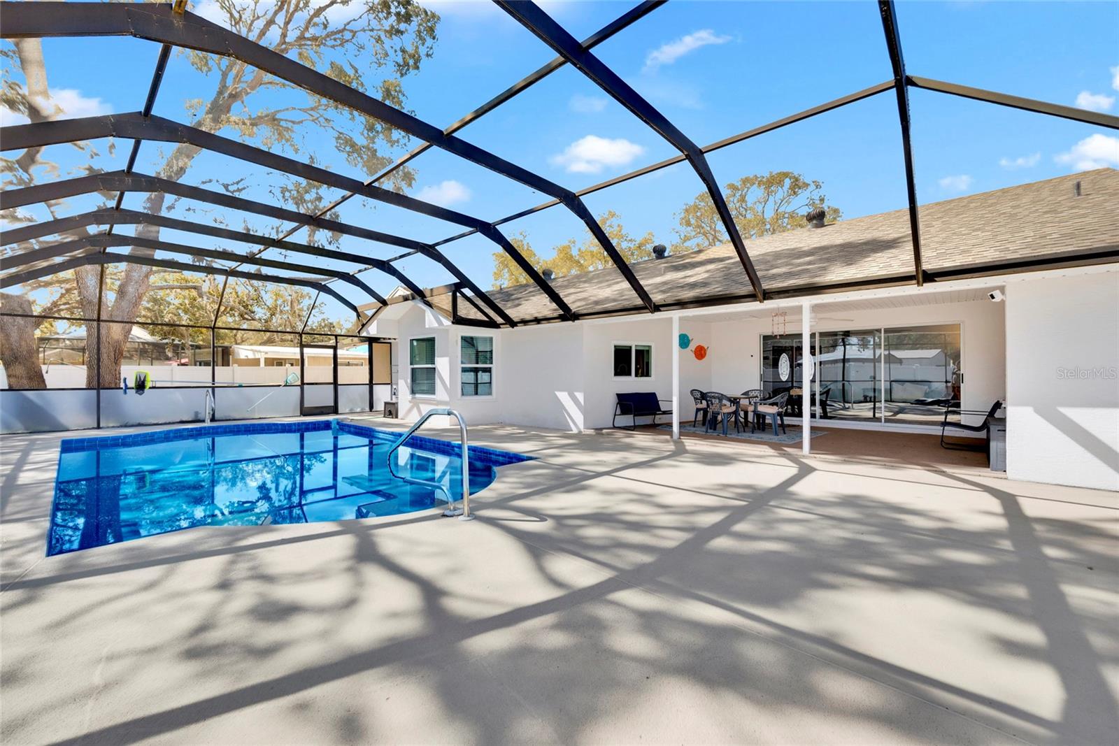 Listing photo id 38 for 2272 Ancho Avenue