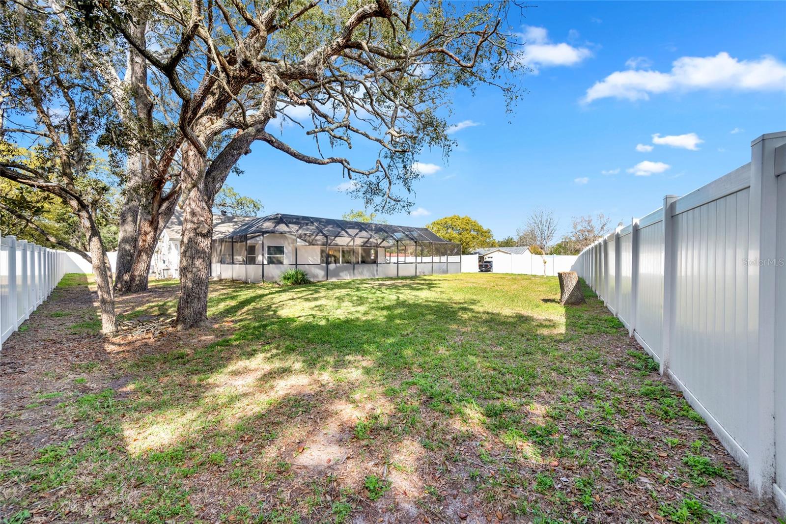 Listing photo id 42 for 2272 Ancho Avenue