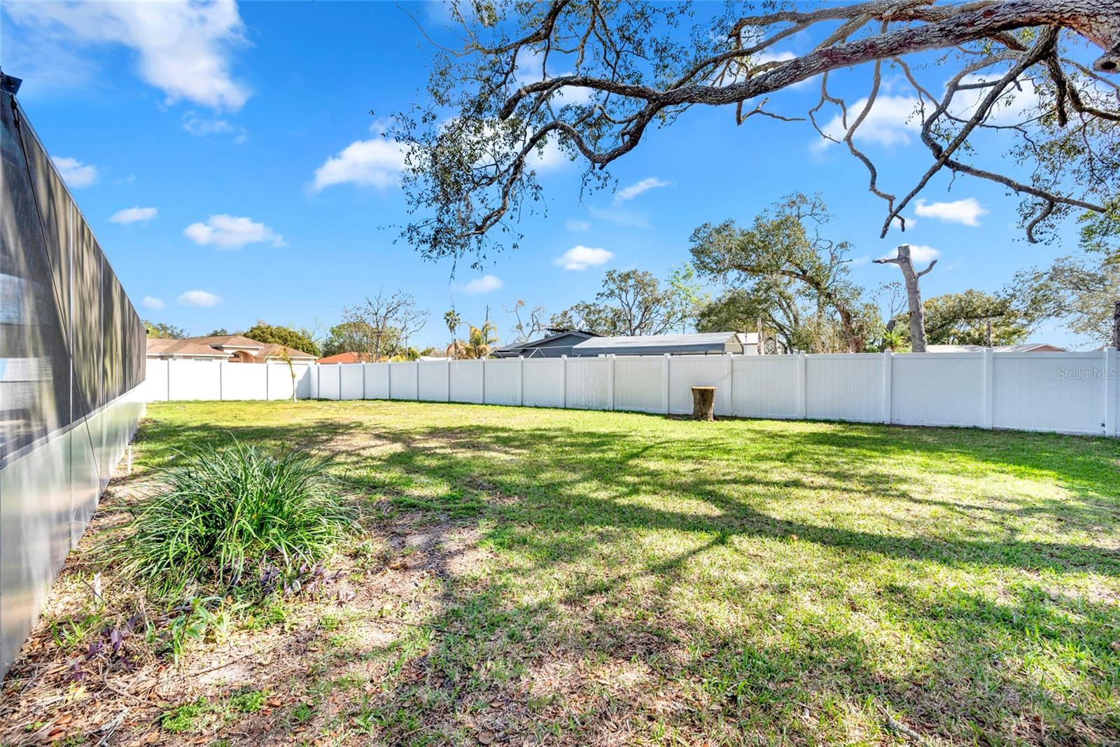 Listing photo id 43 for 2272 Ancho Avenue