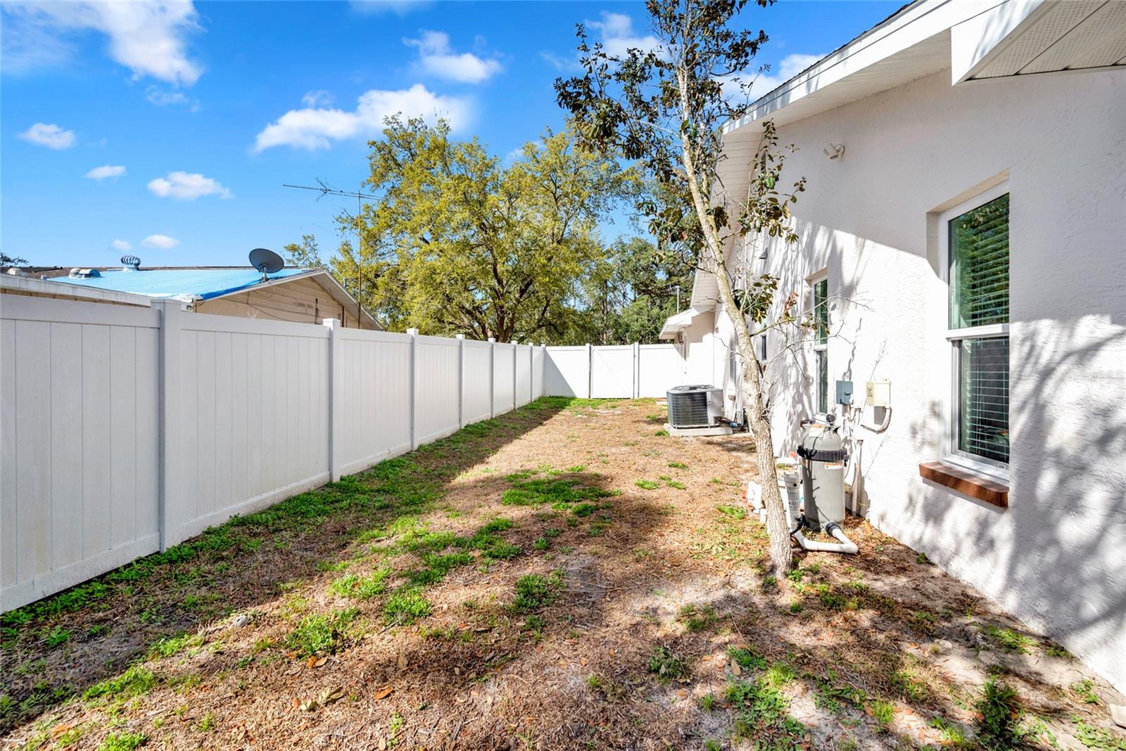 Listing photo id 45 for 2272 Ancho Avenue