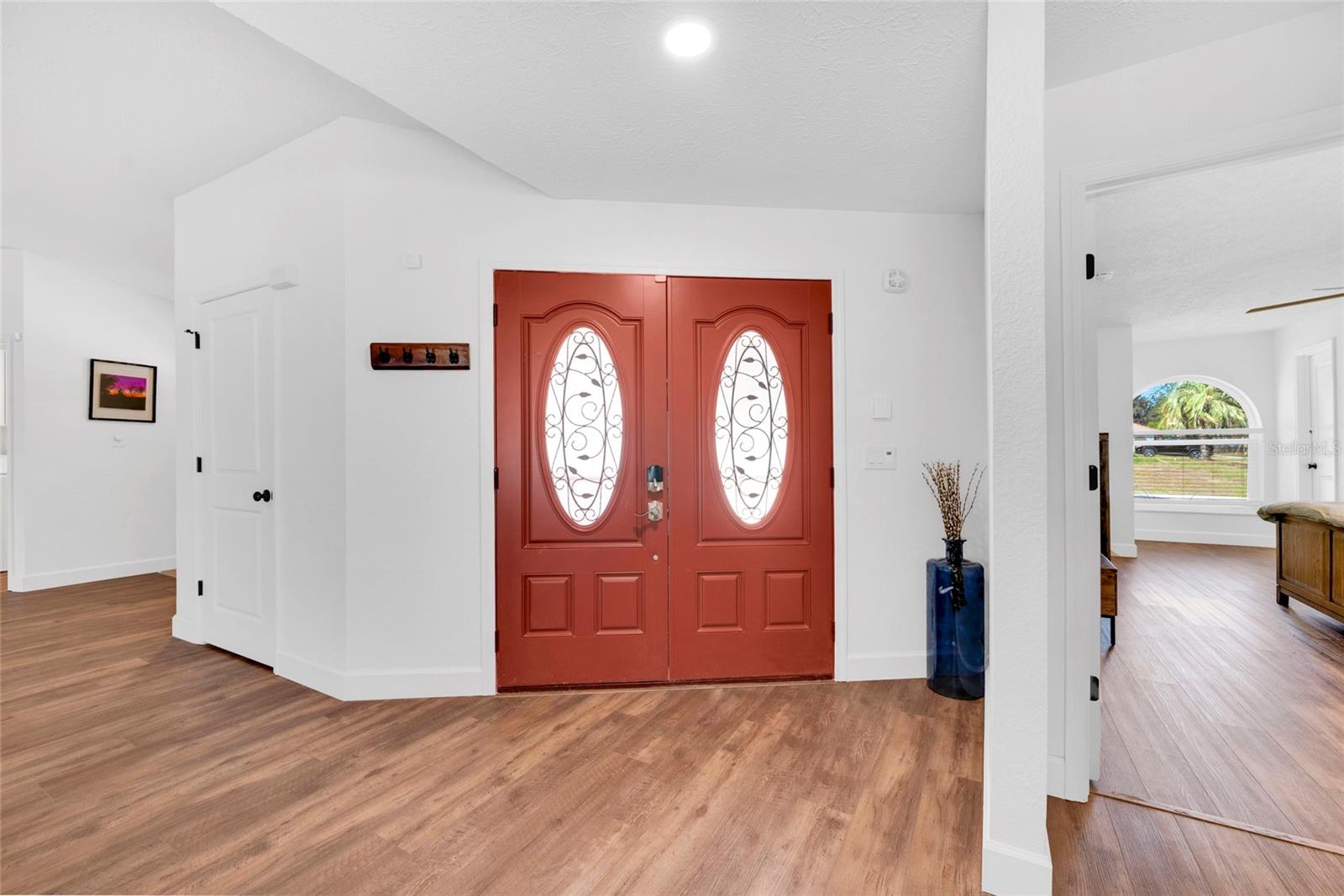 Listing photo id 3 for 2272 Ancho Avenue