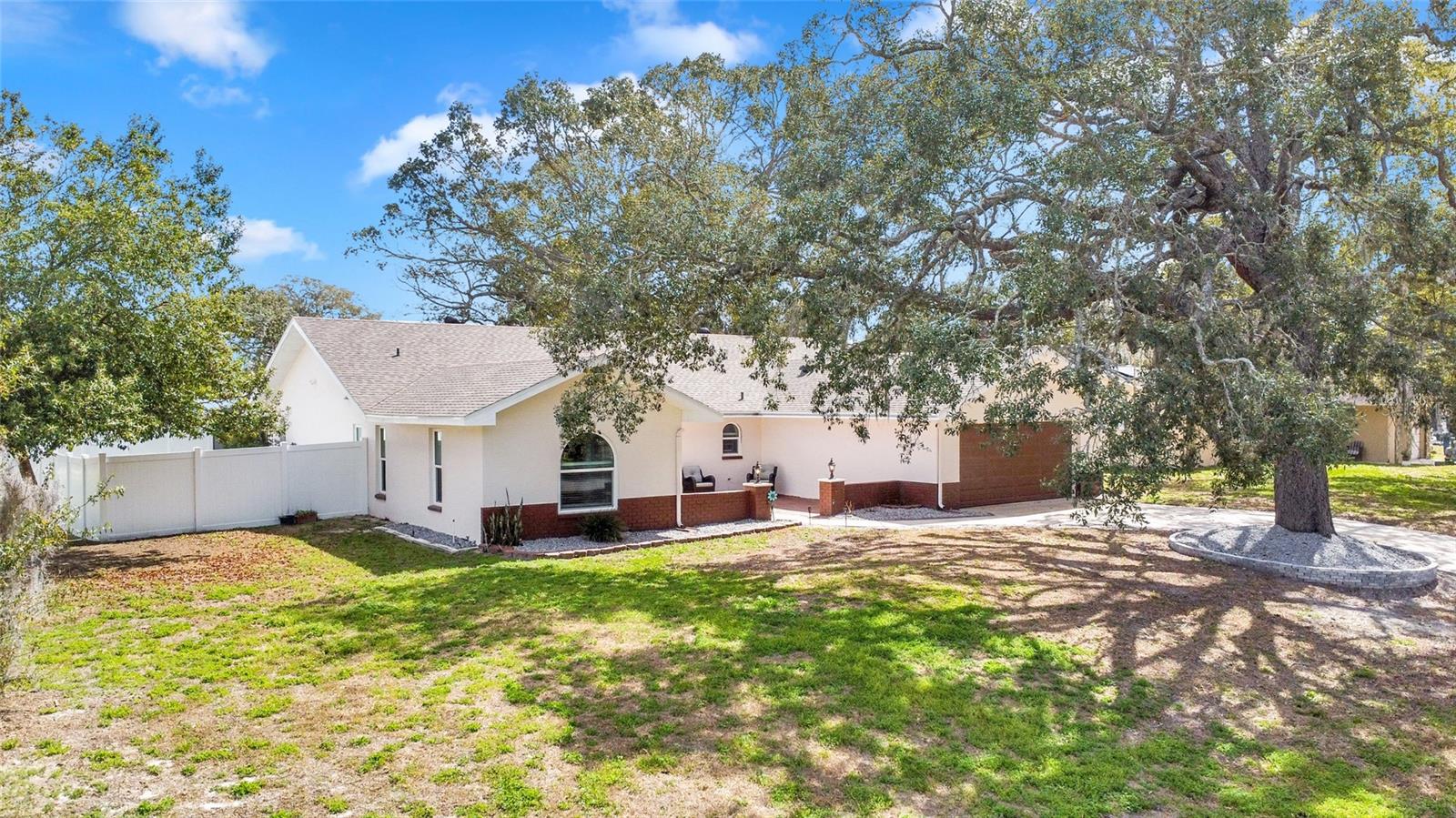 Listing photo id 49 for 2272 Ancho Avenue