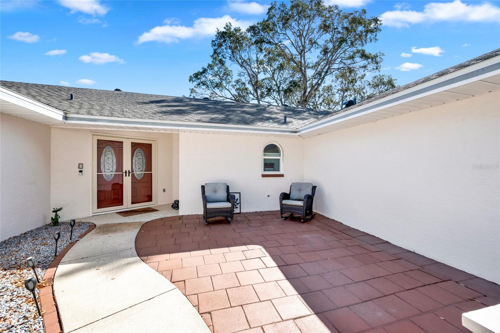 Listing photo id 52 for 2272 Ancho Avenue