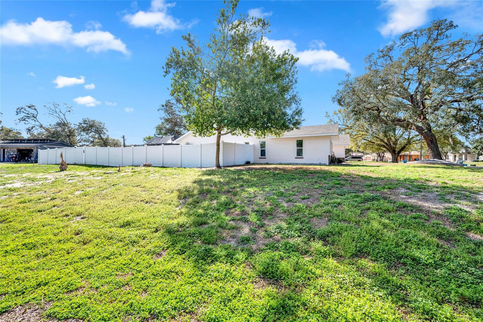 Listing photo id 53 for 2272 Ancho Avenue