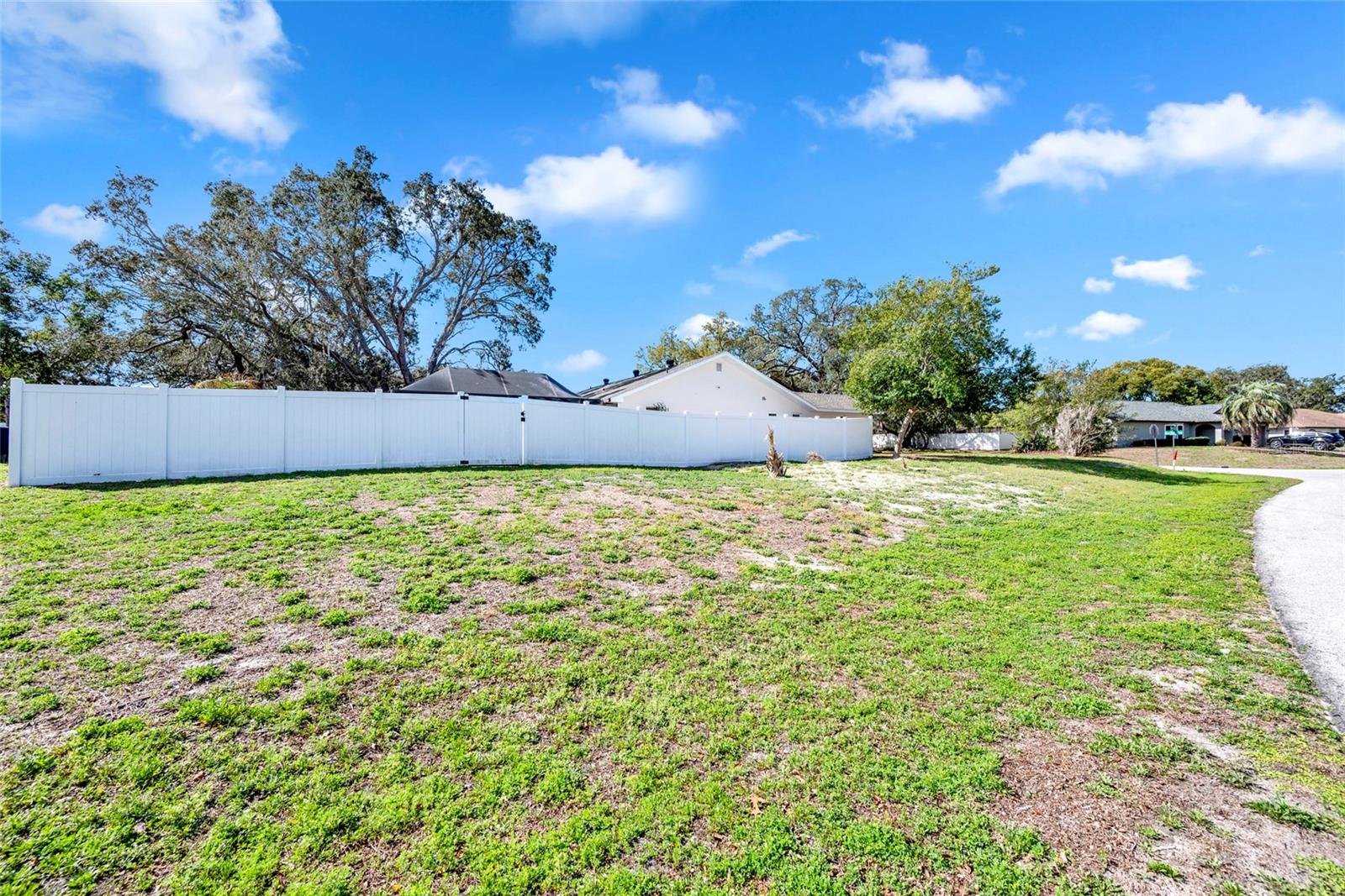 Listing photo id 54 for 2272 Ancho Avenue