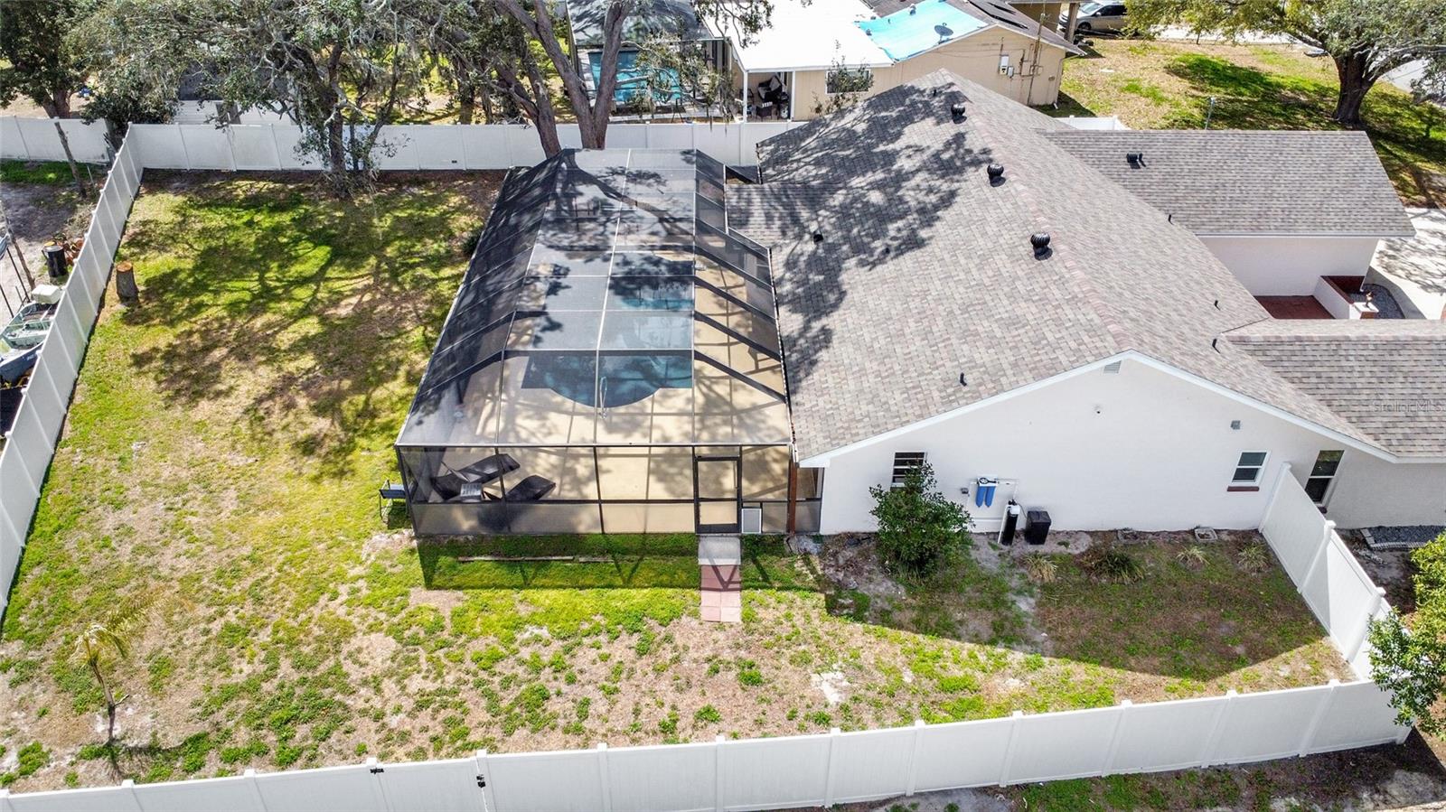 Listing photo id 56 for 2272 Ancho Avenue