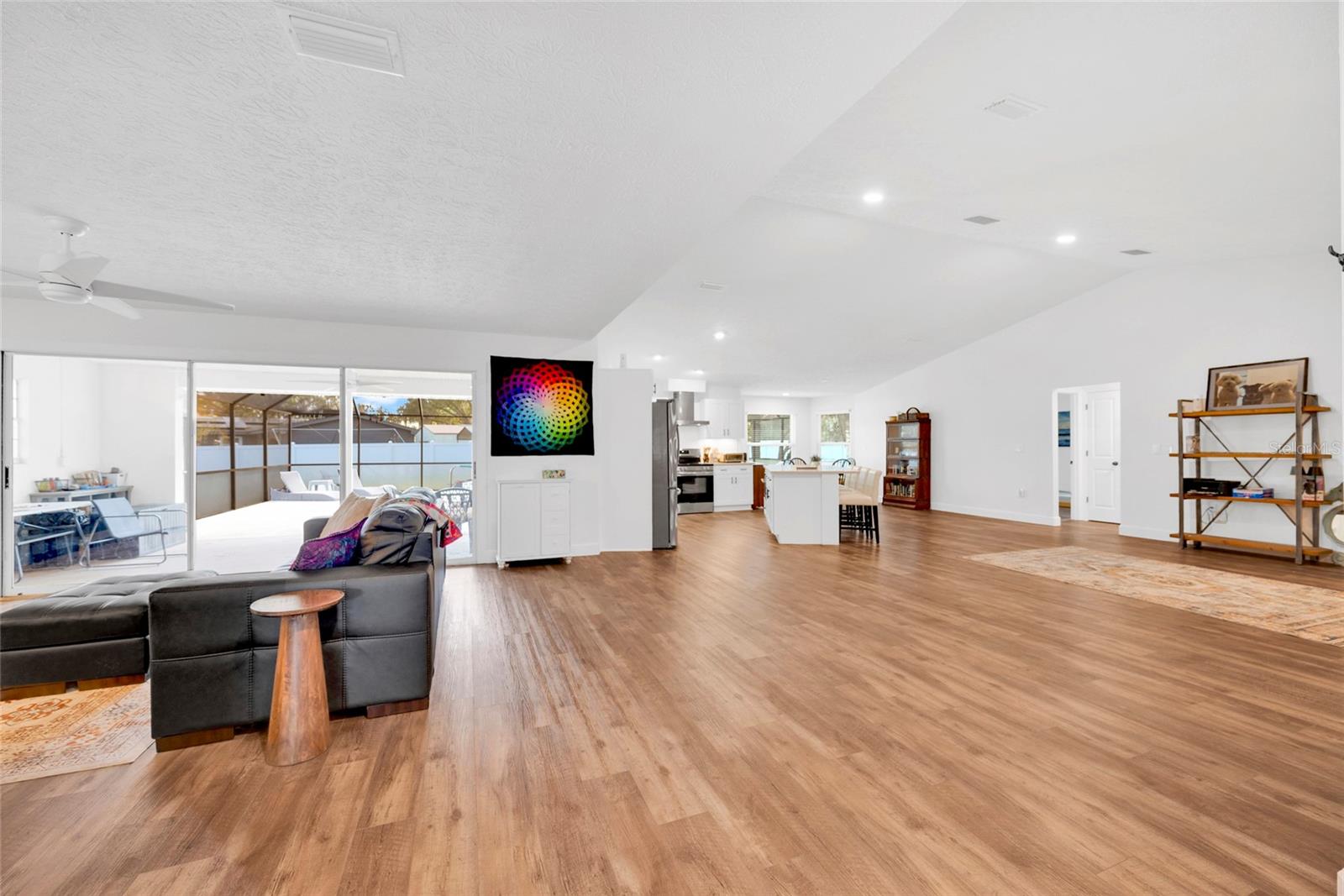 Listing photo id 4 for 2272 Ancho Avenue