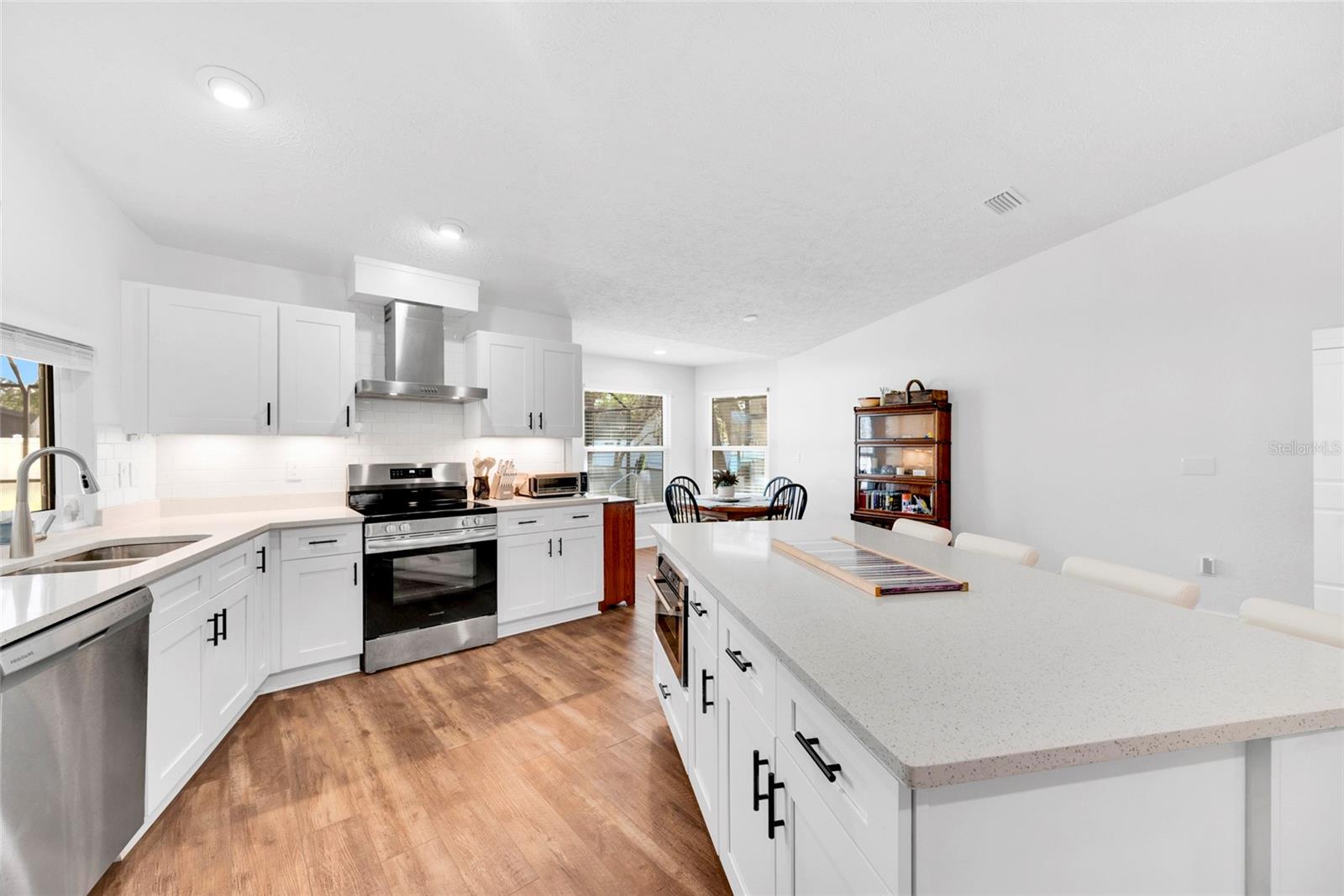 Listing photo id 6 for 2272 Ancho Avenue