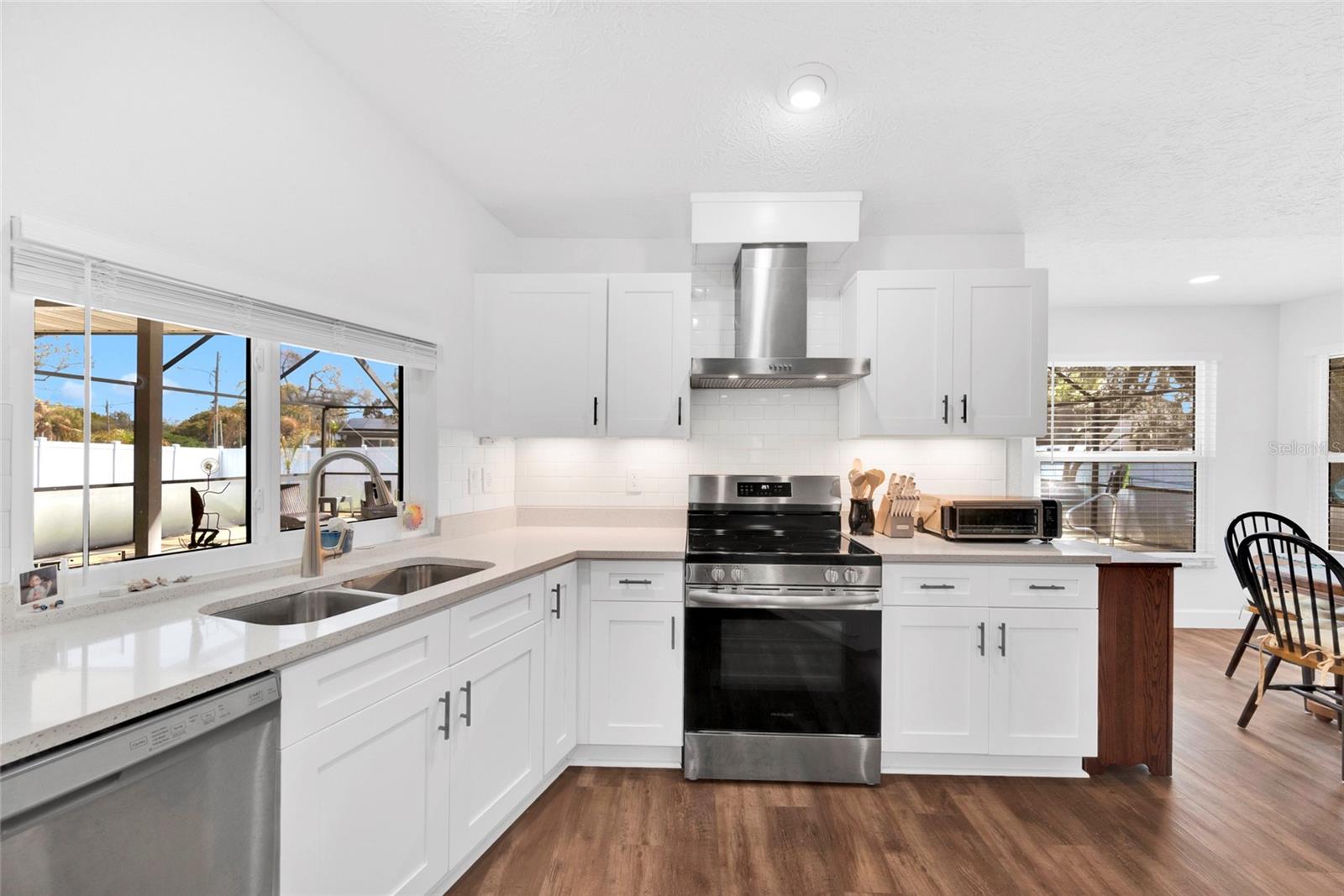 Listing photo id 7 for 2272 Ancho Avenue