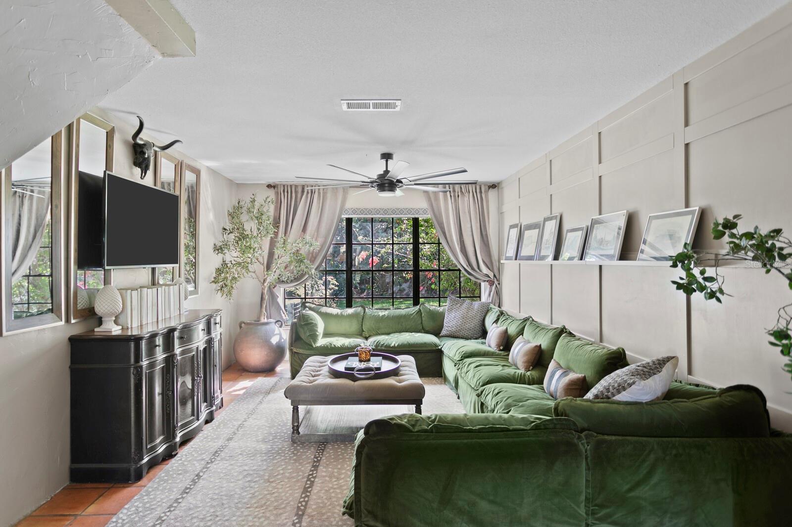 Listing photo id 8 for 7915 Flowerfield Drive