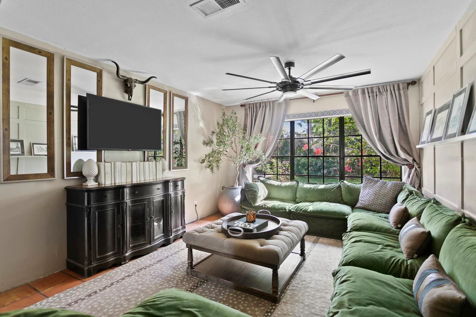 Listing photo id 9 for 7915 Flowerfield Drive