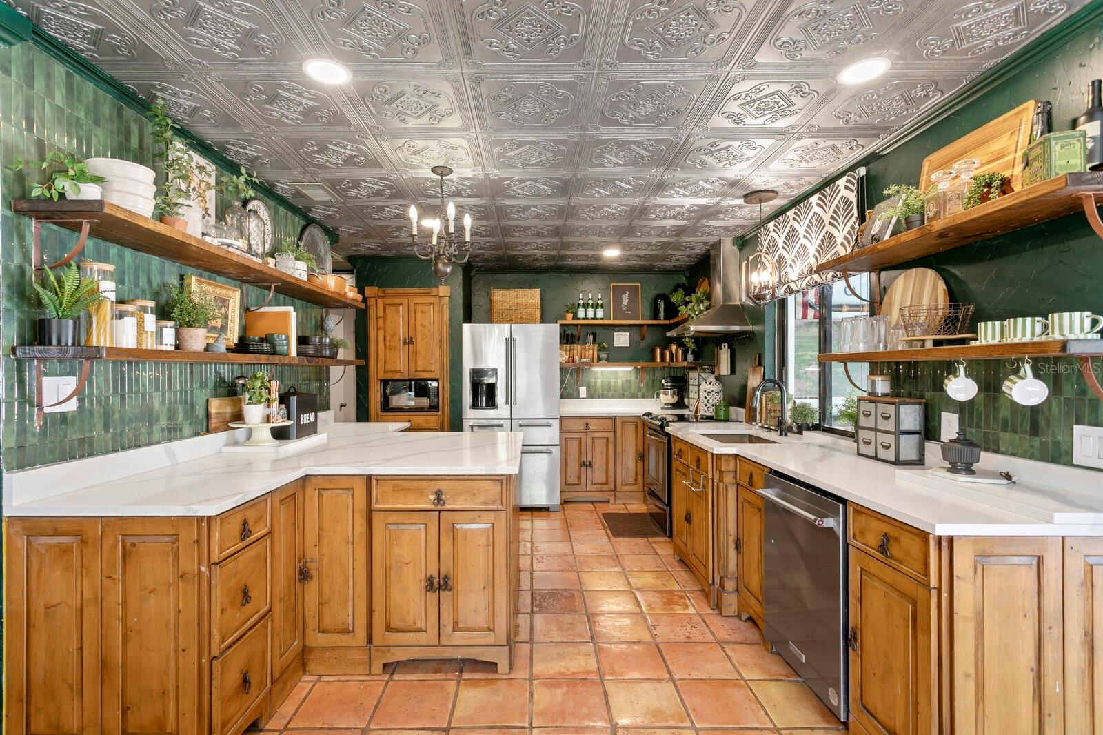 Listing photo id 10 for 7915 Flowerfield Drive