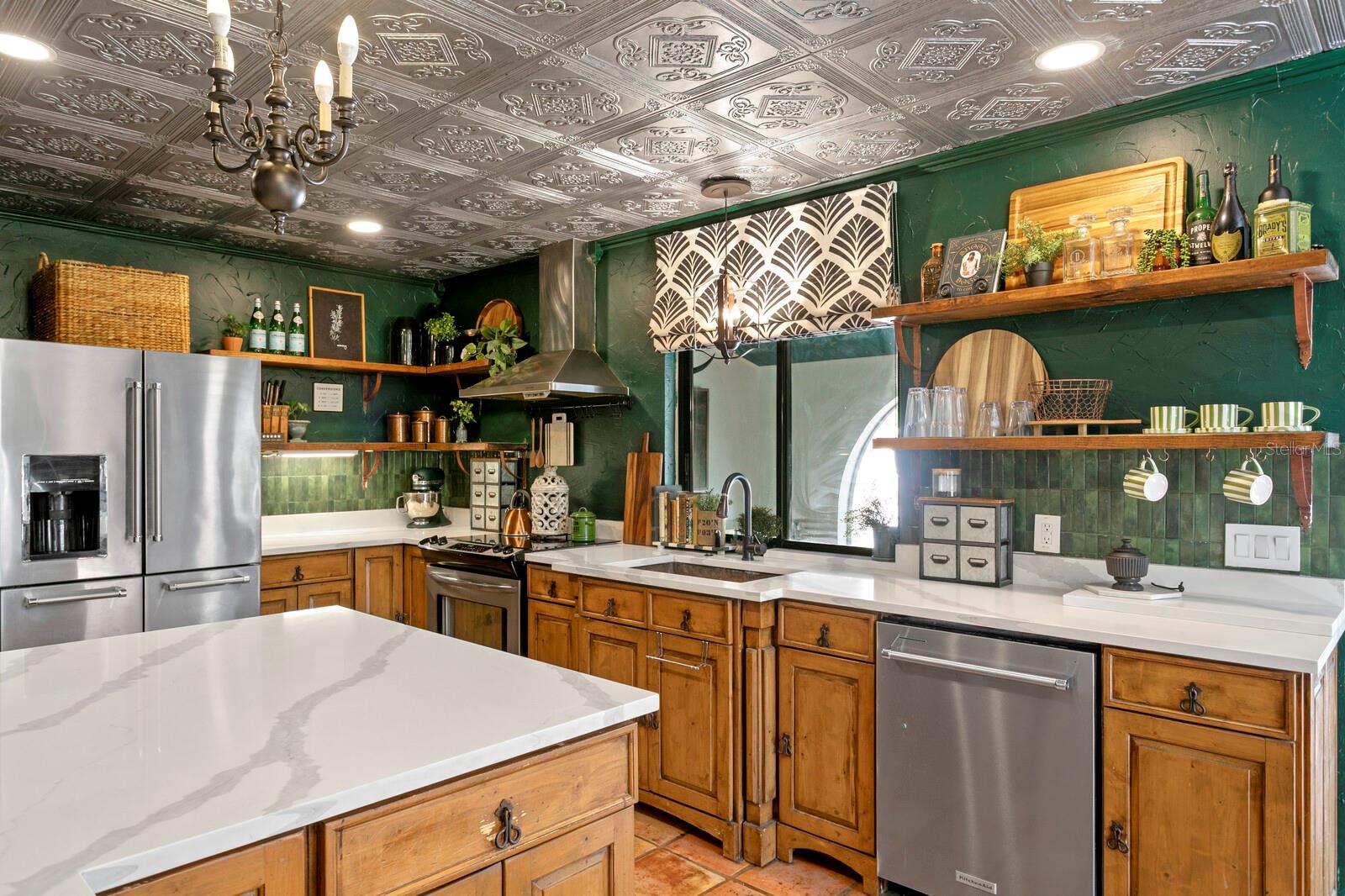 Listing photo id 11 for 7915 Flowerfield Drive