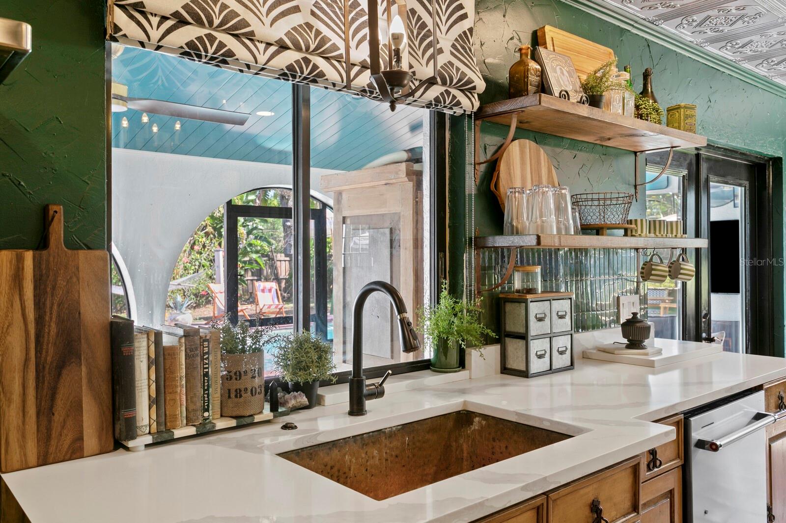 Listing photo id 13 for 7915 Flowerfield Drive