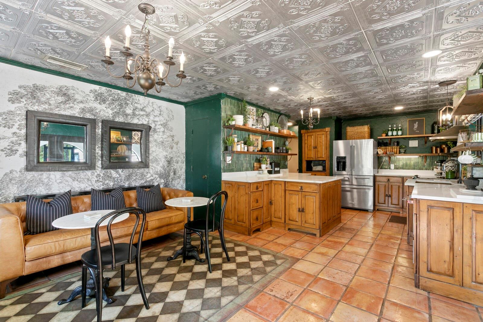 Listing photo id 14 for 7915 Flowerfield Drive