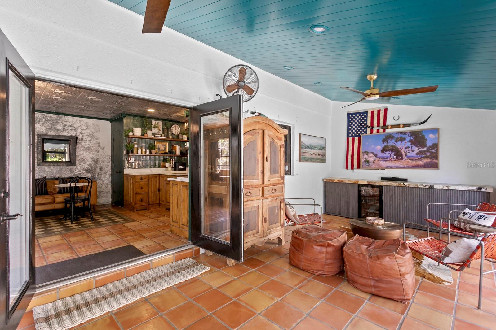 Listing photo id 19 for 7915 Flowerfield Drive