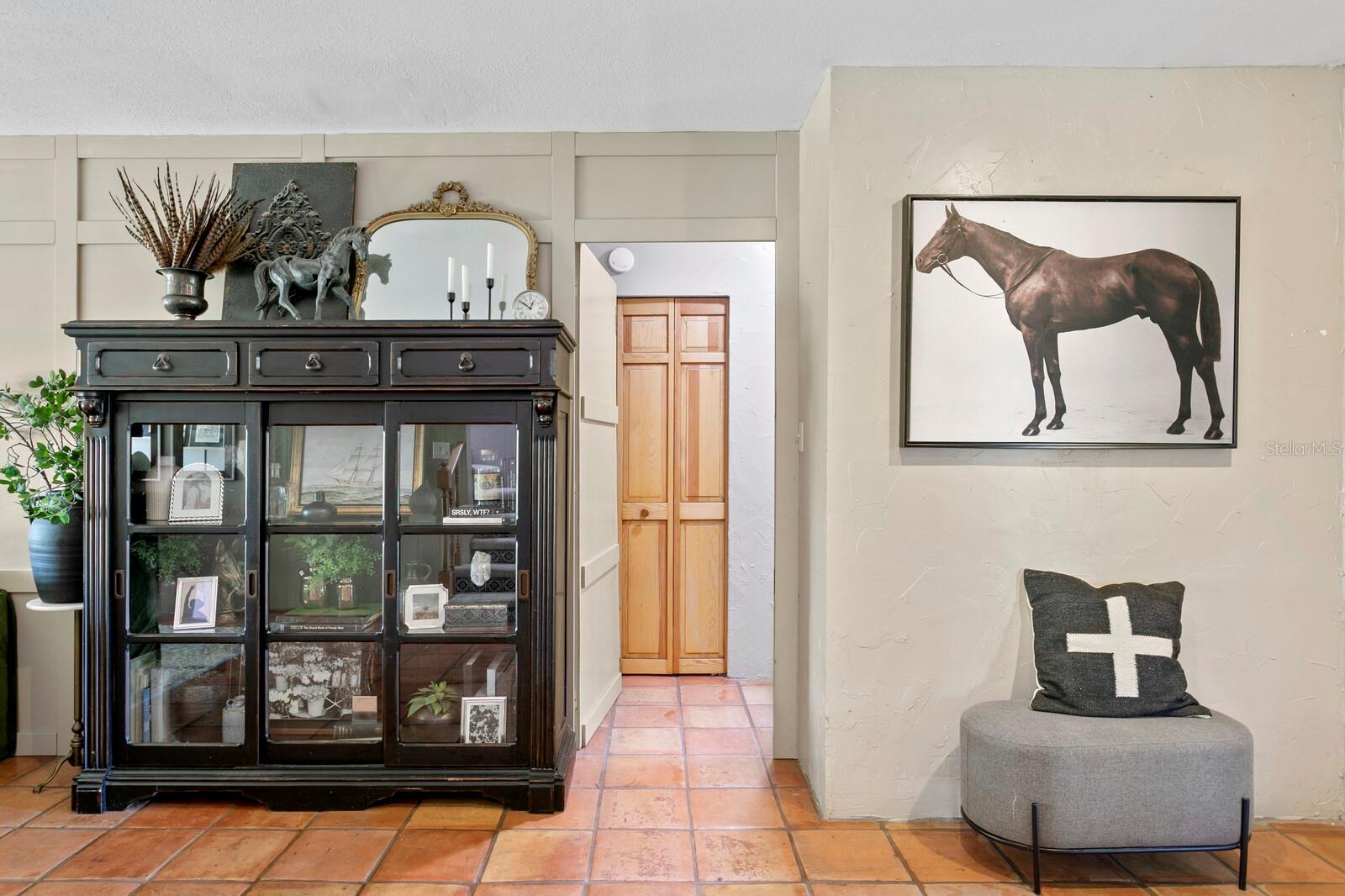 Listing photo id 23 for 7915 Flowerfield Drive