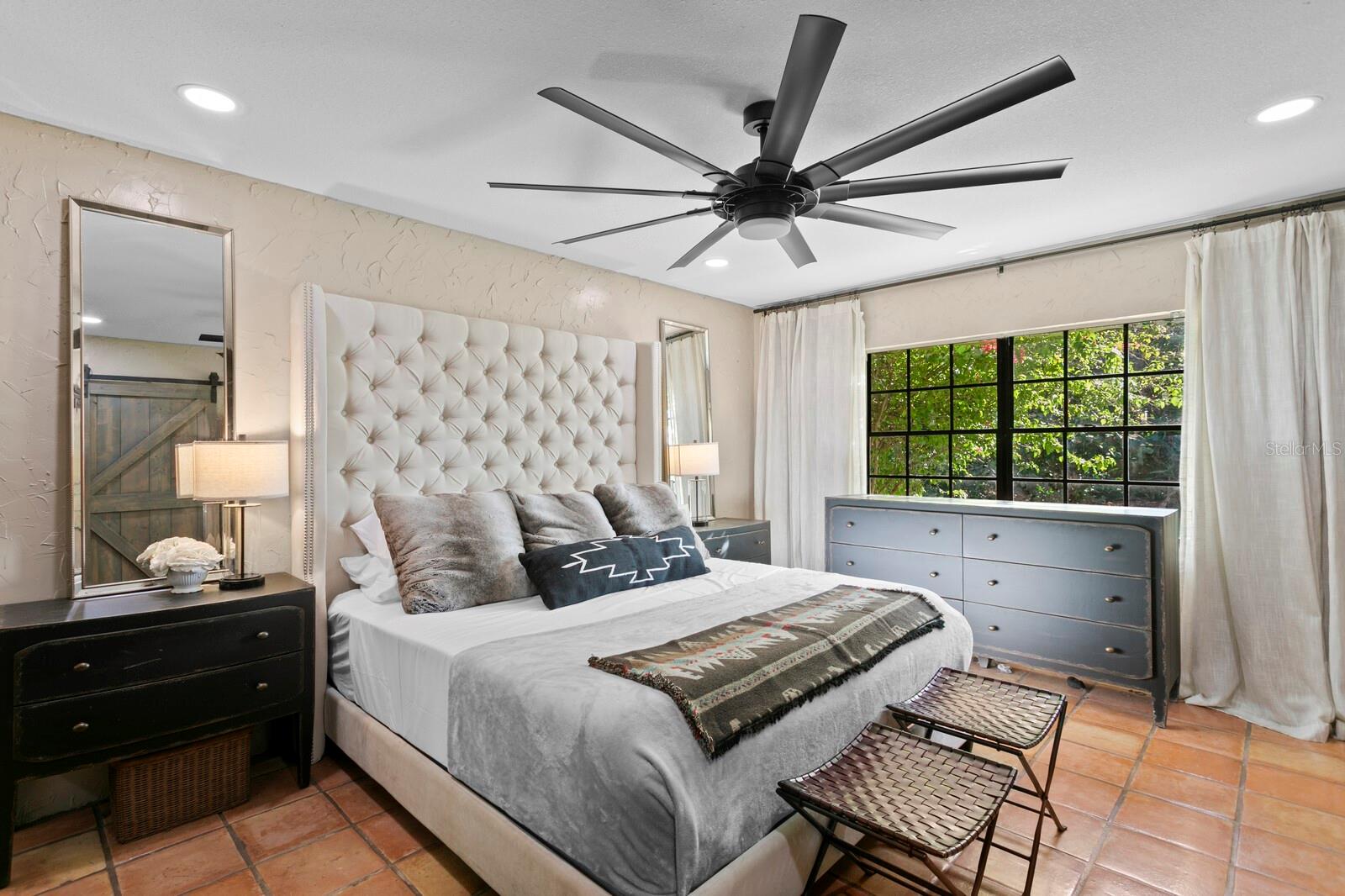 Listing photo id 24 for 7915 Flowerfield Drive