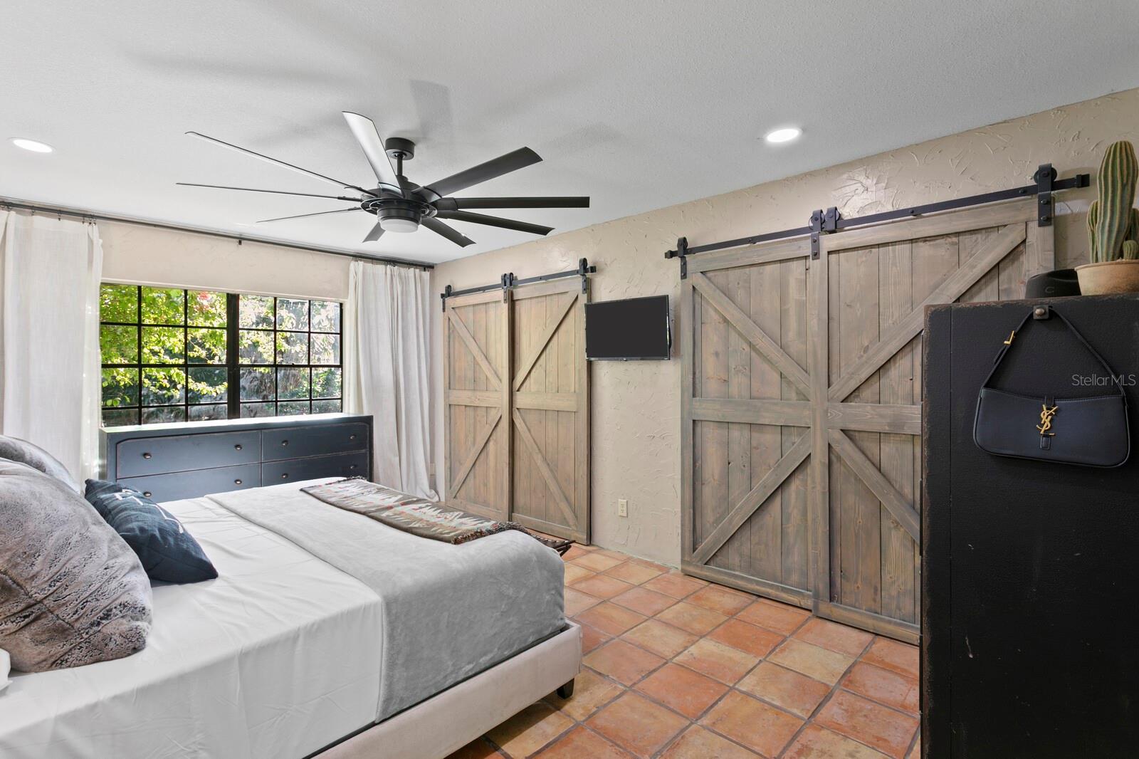 Listing photo id 25 for 7915 Flowerfield Drive